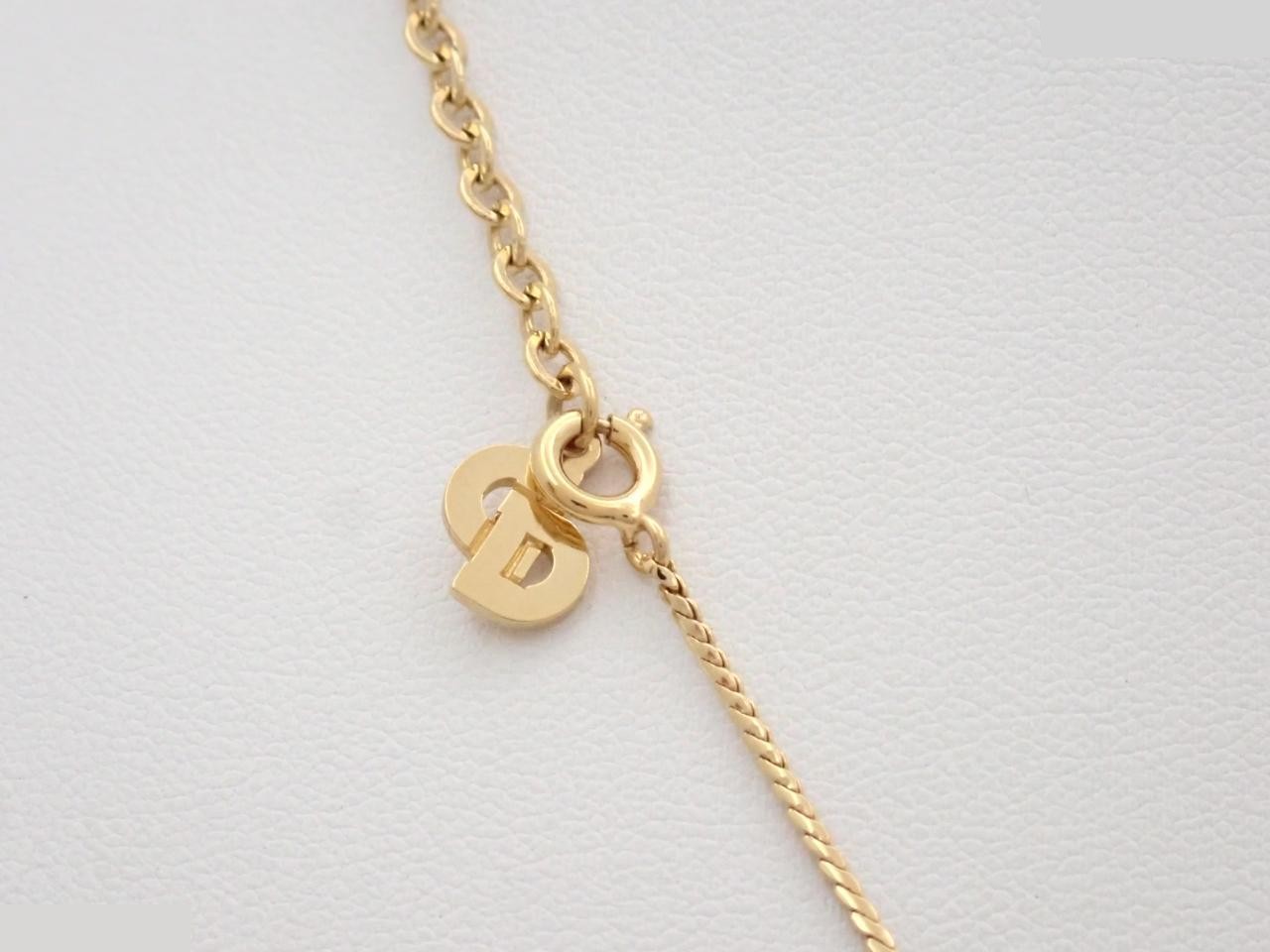 Gold necklace — view 2