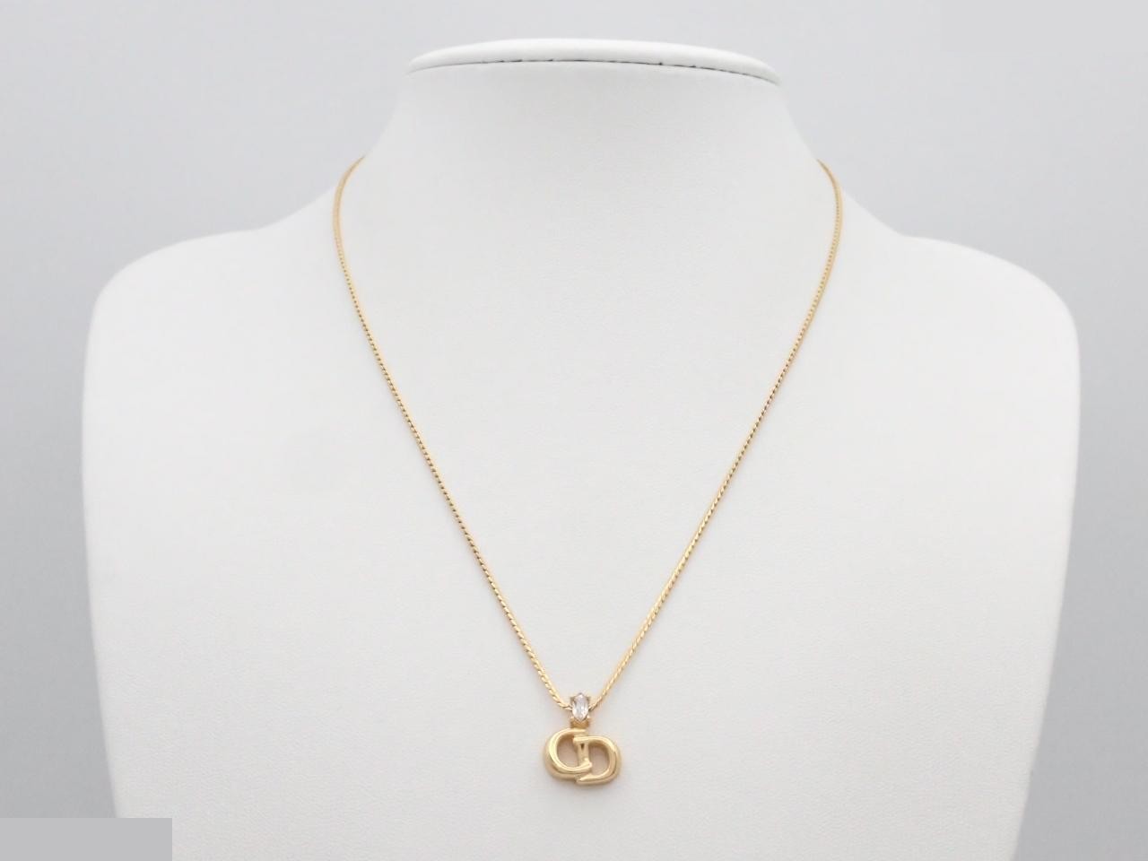Gold necklace — view 3