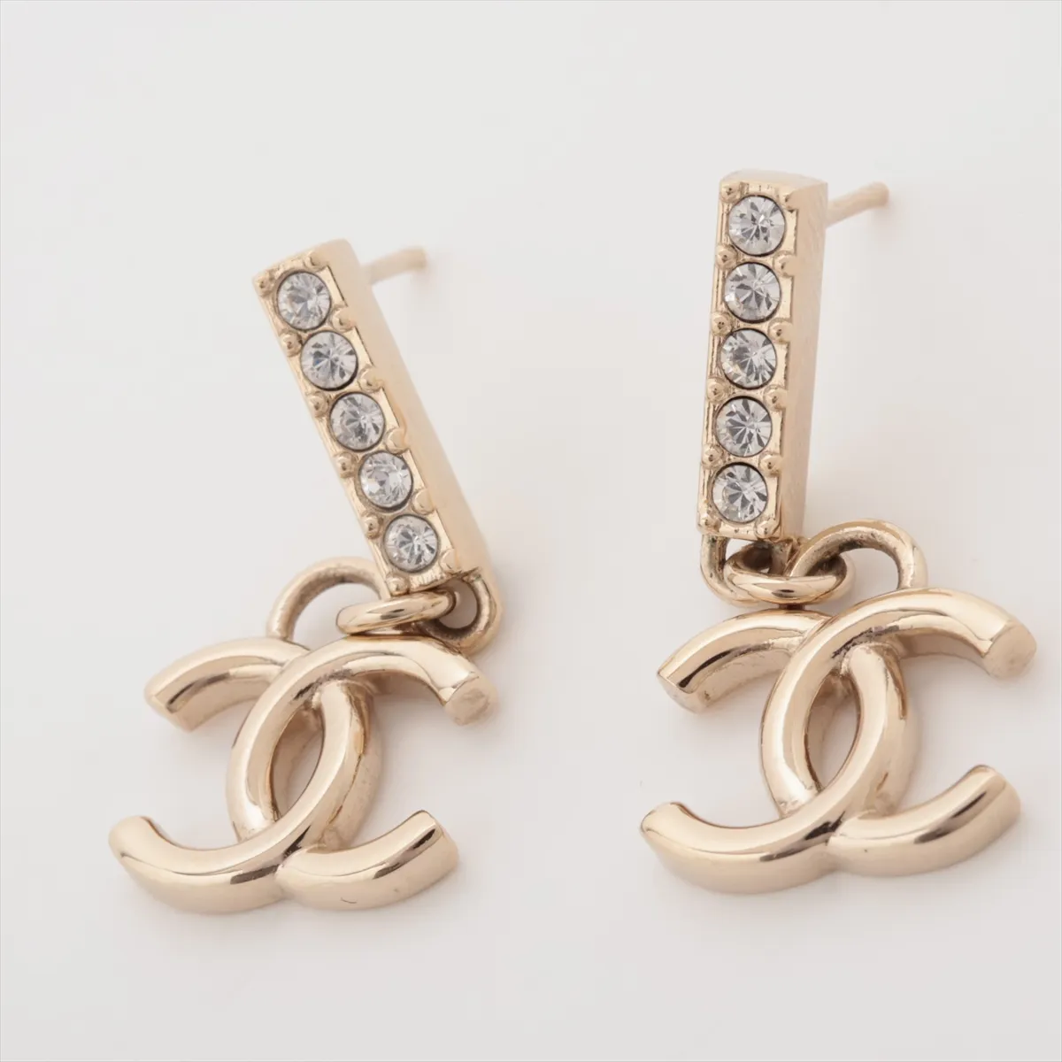 Coco Mark B24V Earrings (Pair) GP x Rhinestone Gold. — view 3