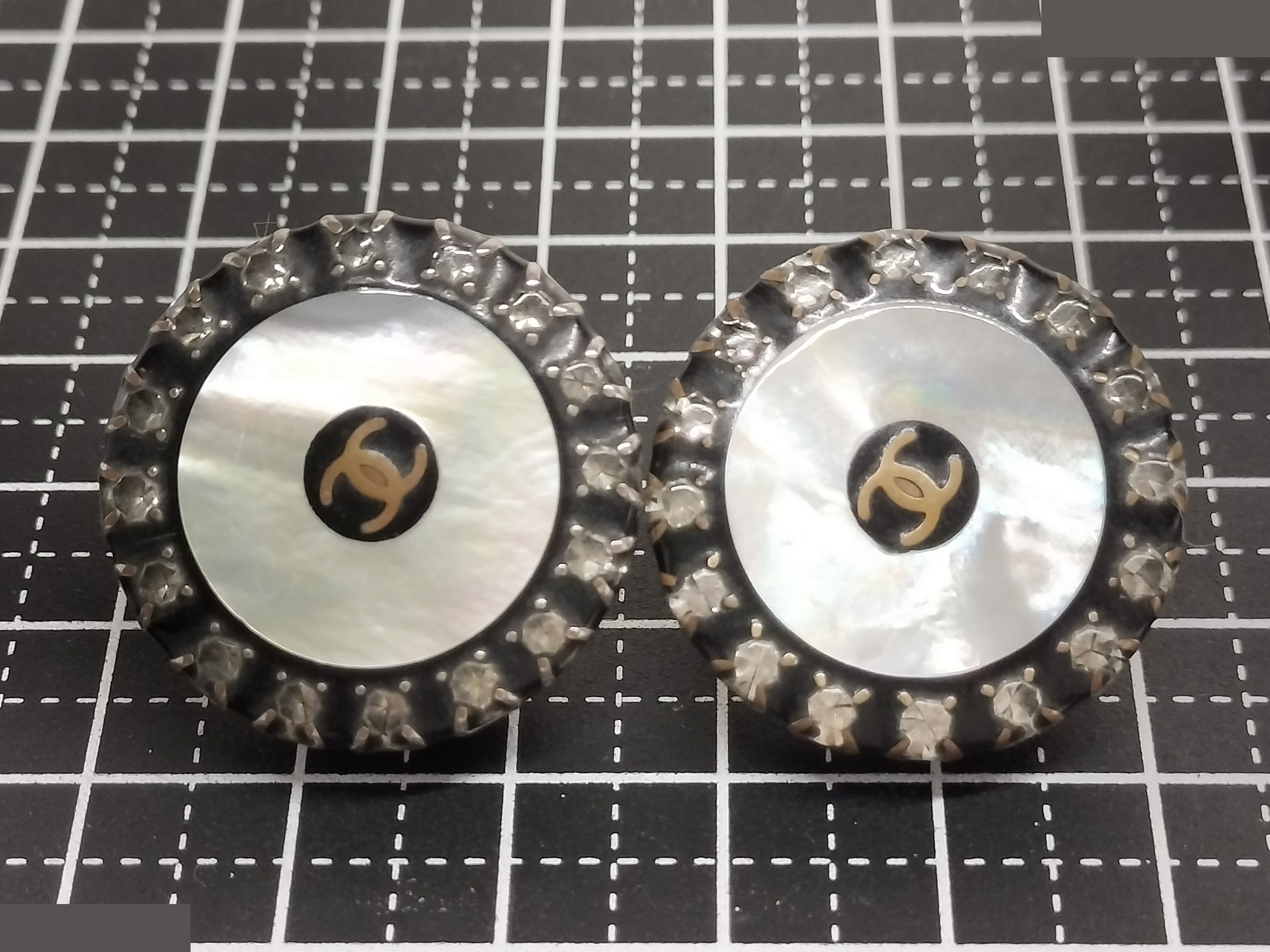 Coco Shell Black Earrings — view 9