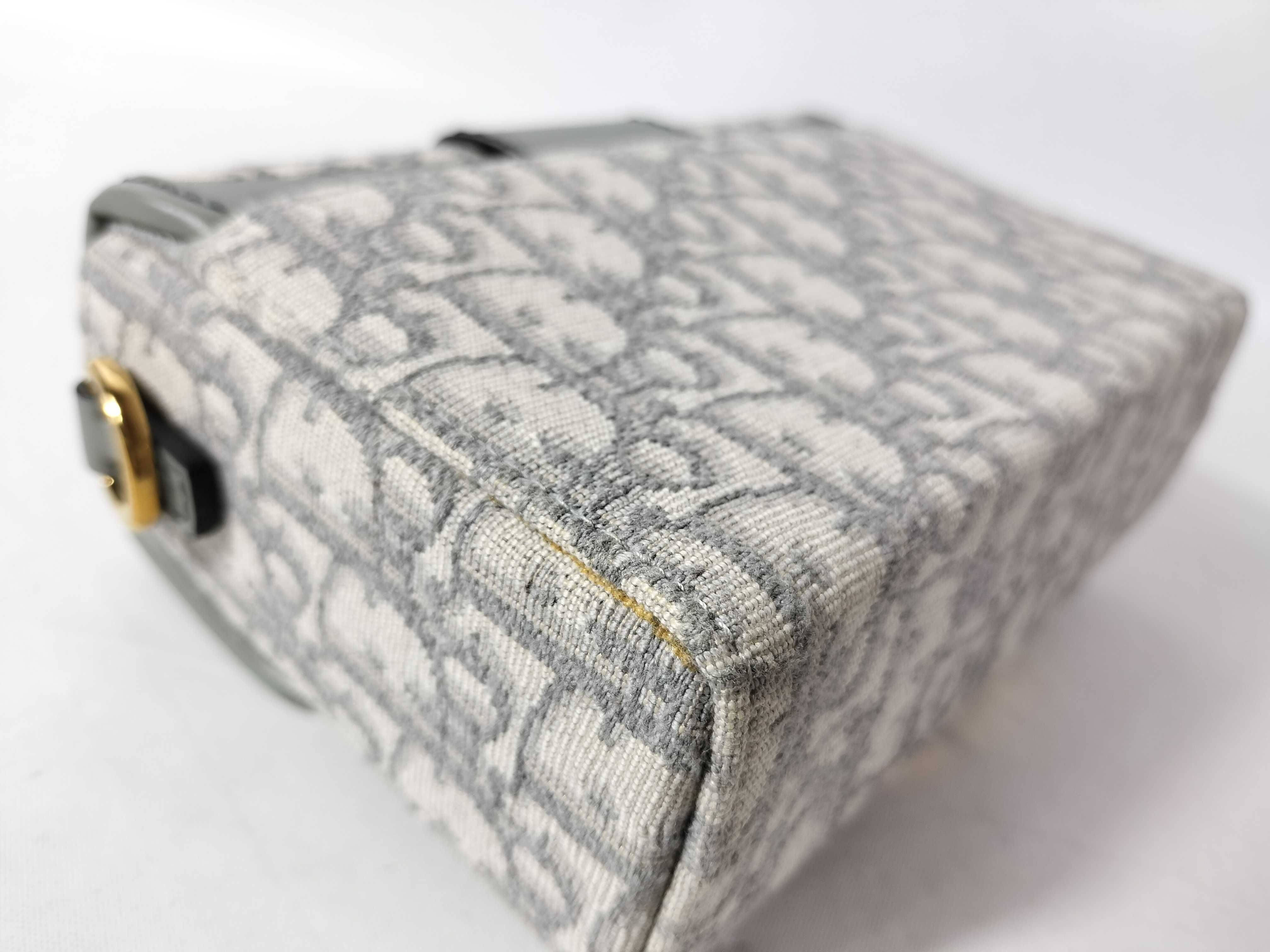 BAG OBLIQUE MONTAIGNE 30 SMALL BOX SHOULDER GREY Shoulder Bag — view 4