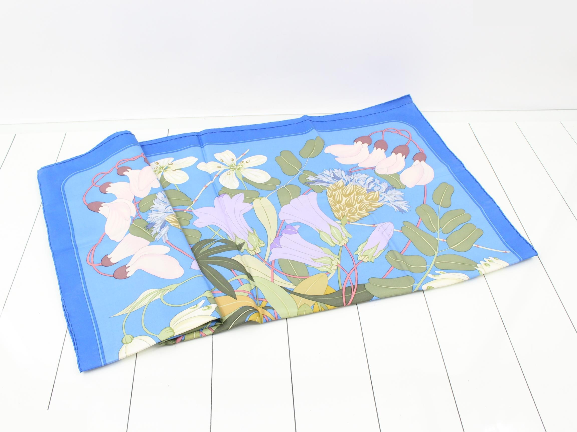Carre 90 Flora Graeca (Greek Flower) 100% Silk — view 3
