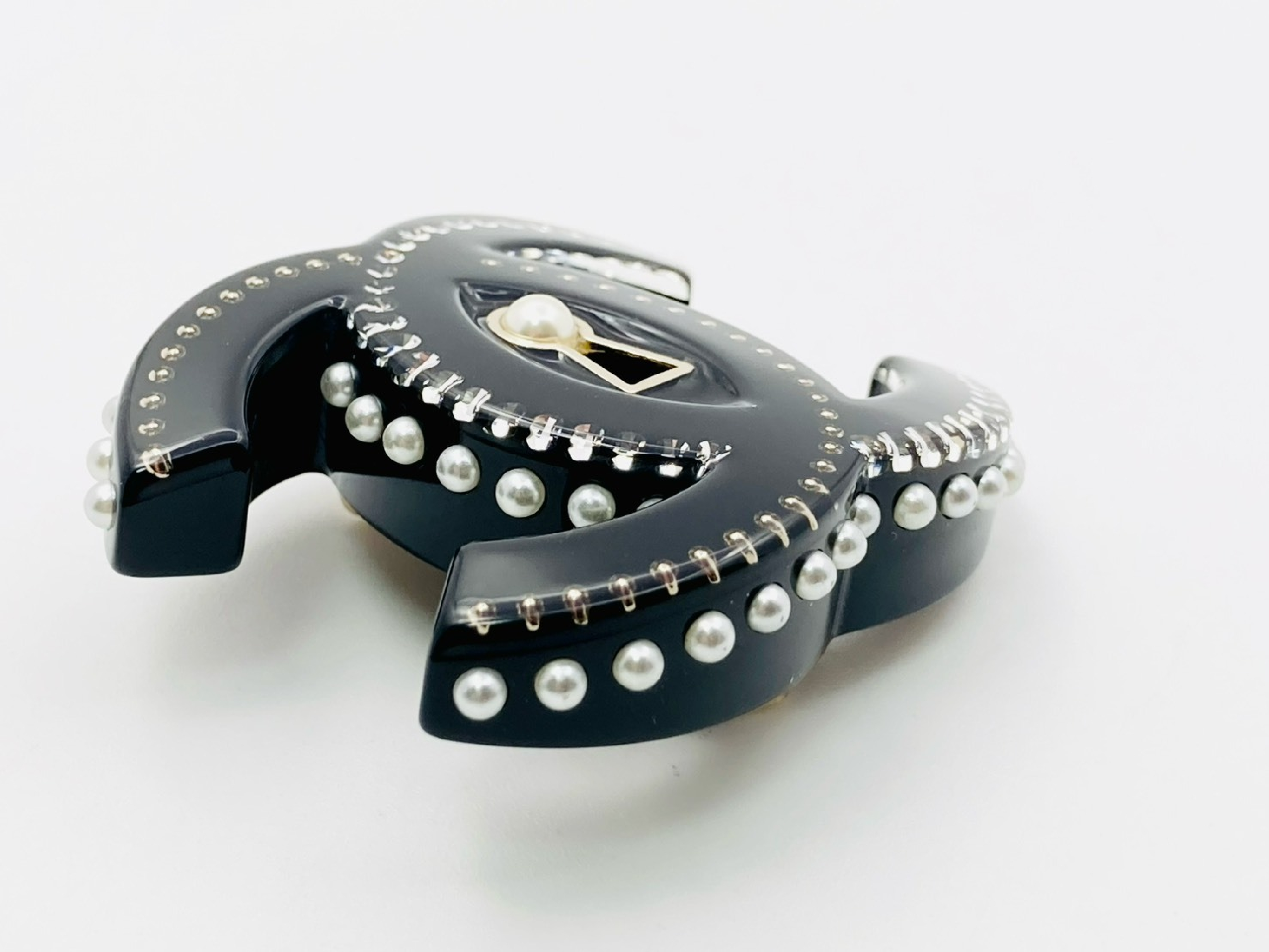 Coco Mark Rhinestone x Stud x Pearl Brooch D22C Resin Plastic Black Brooch — view 2