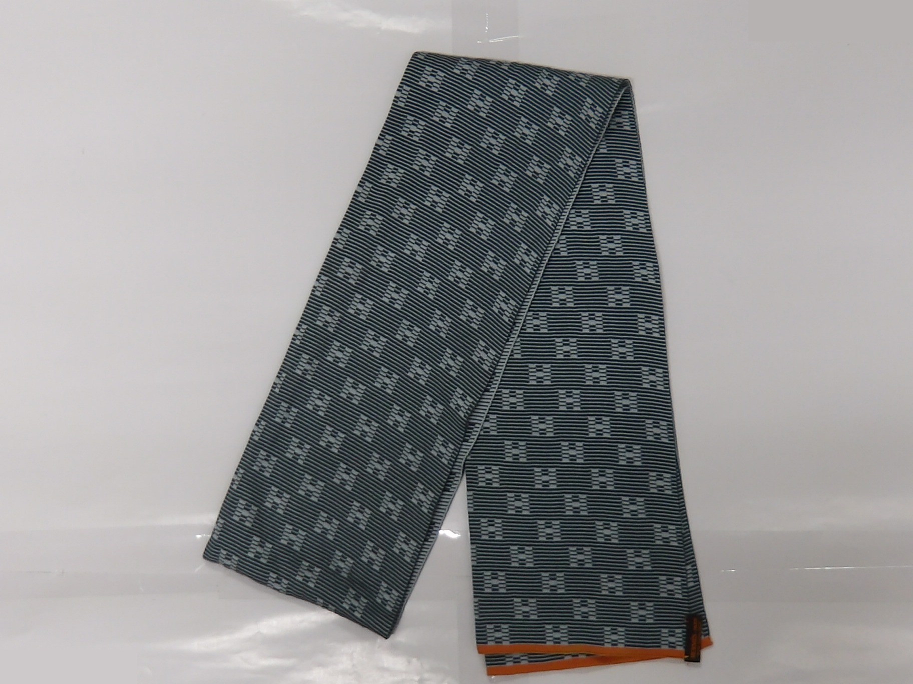 stole, 100% silk, with tag, H pattern. — view 2
