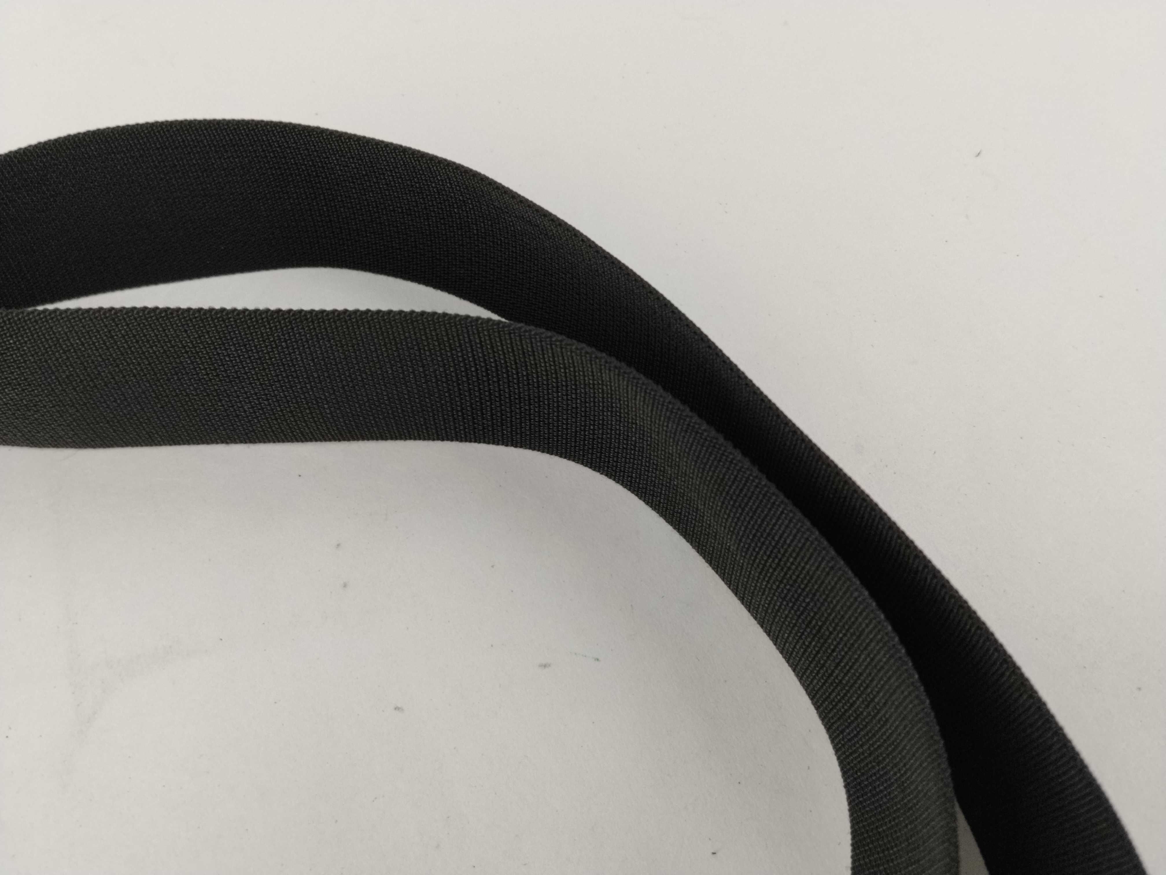 GG Canvas Shoulder Bag — view 4