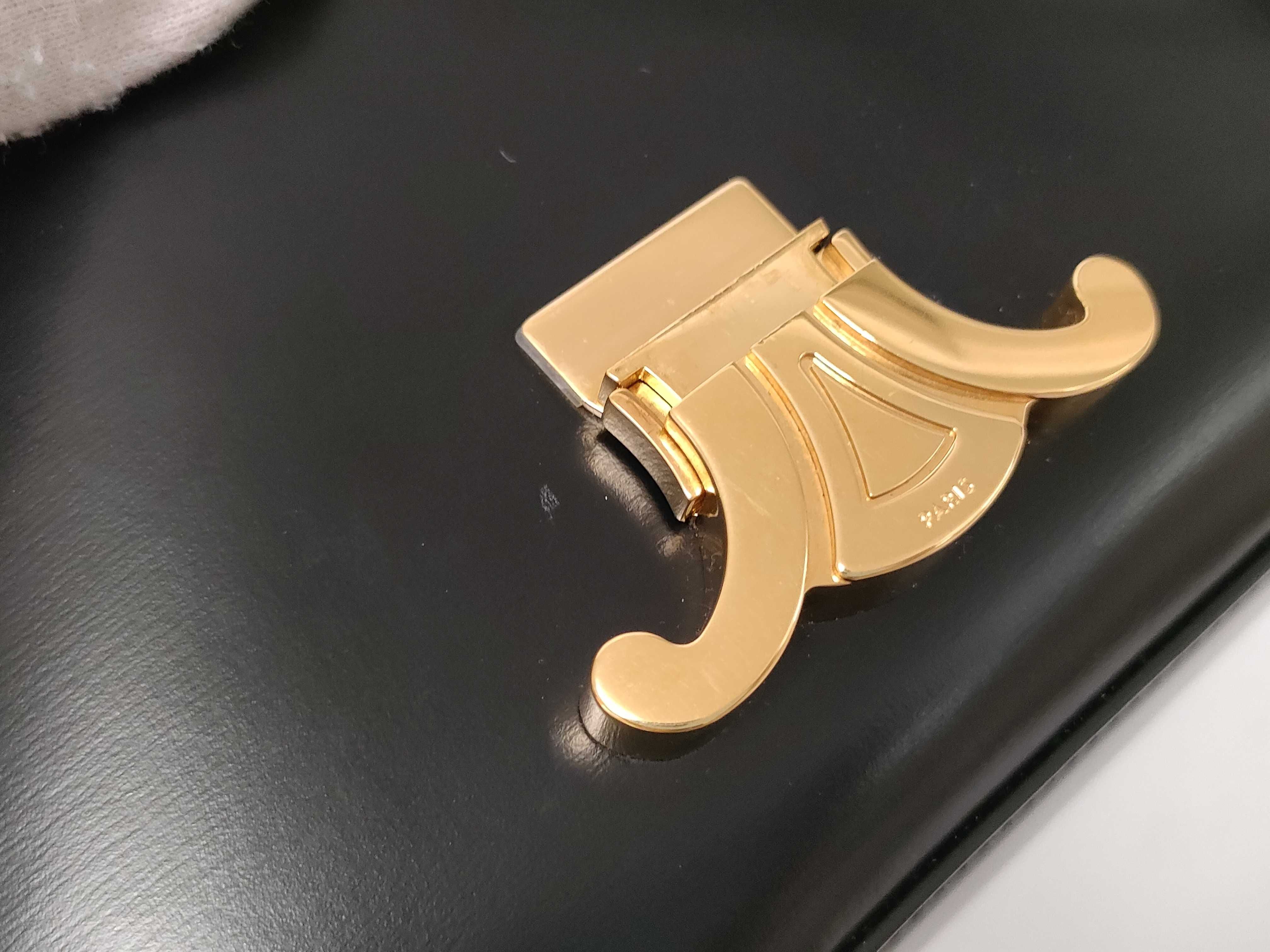 Triomphe Chain Shoulder Bag — view 15
