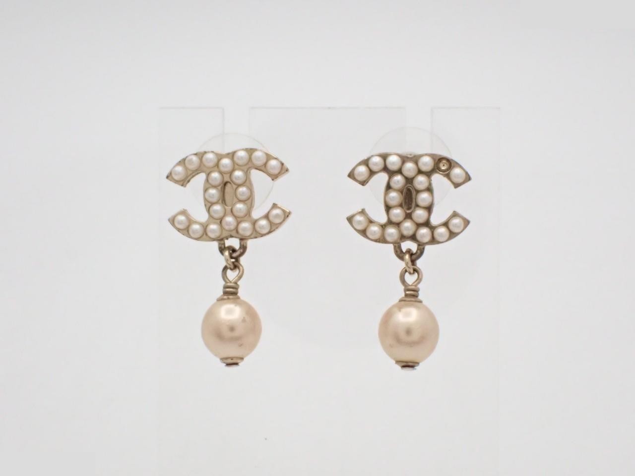 04V Earrings