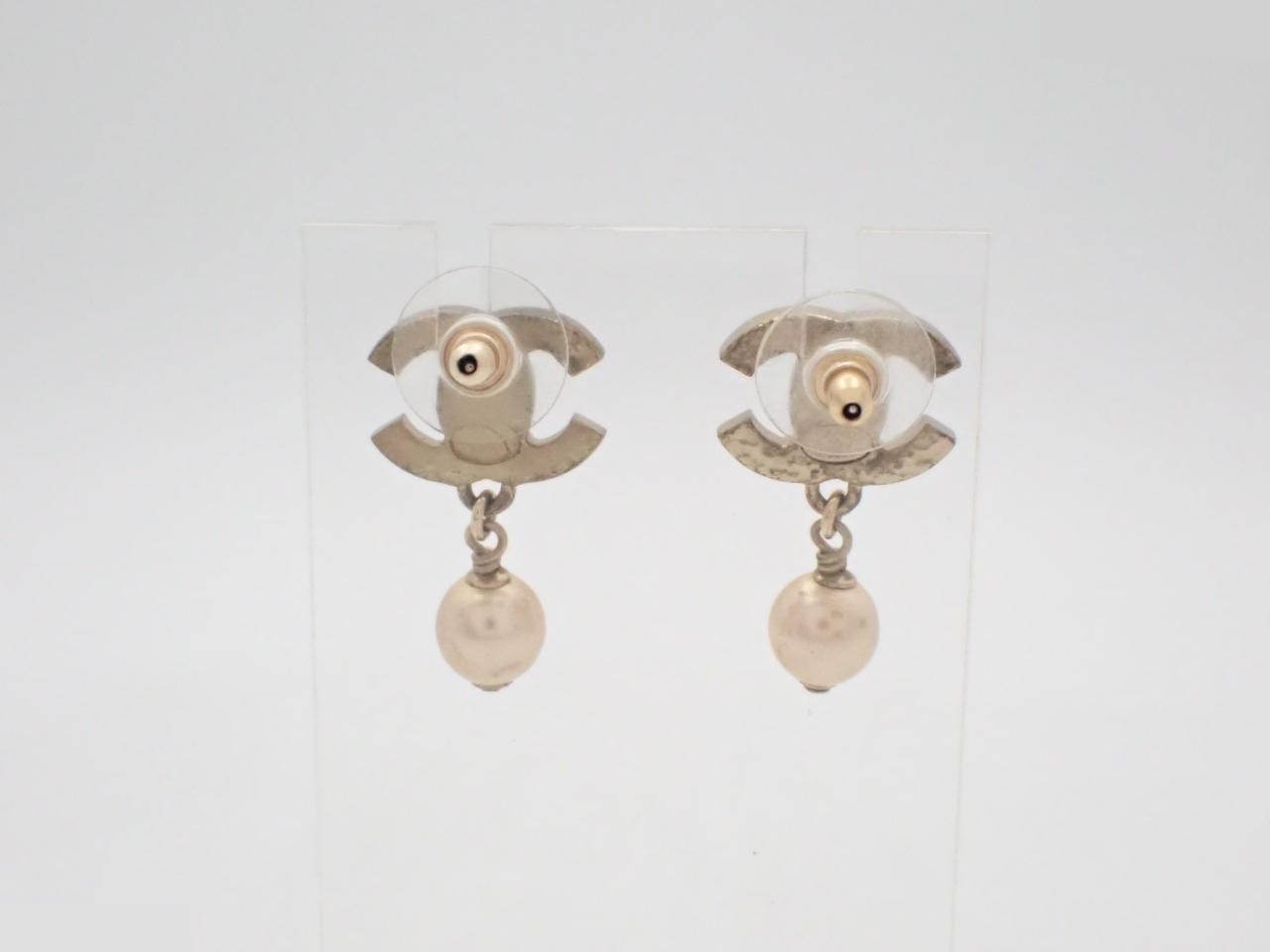 04V Earrings — view 2