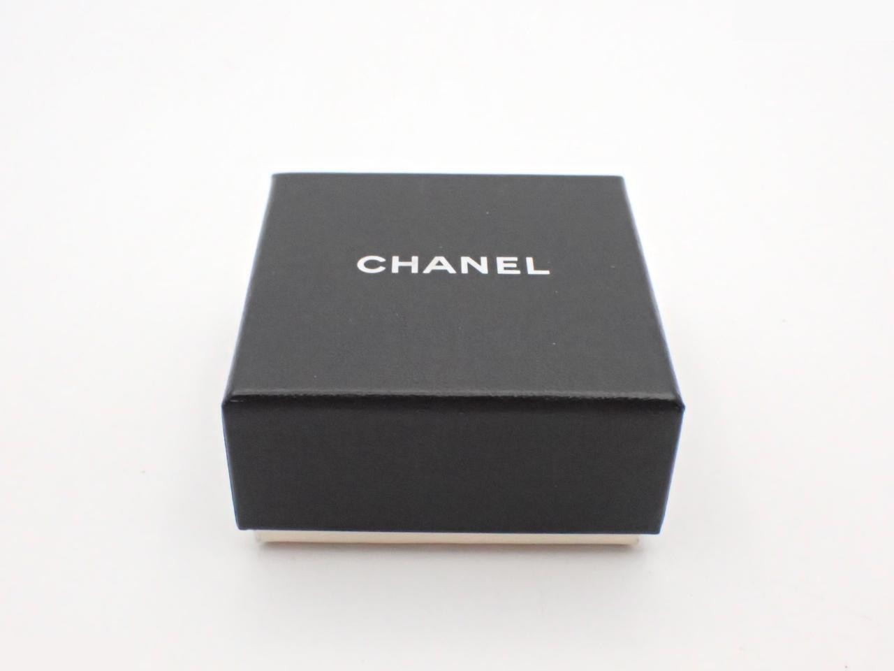 04V Earrings — view 4