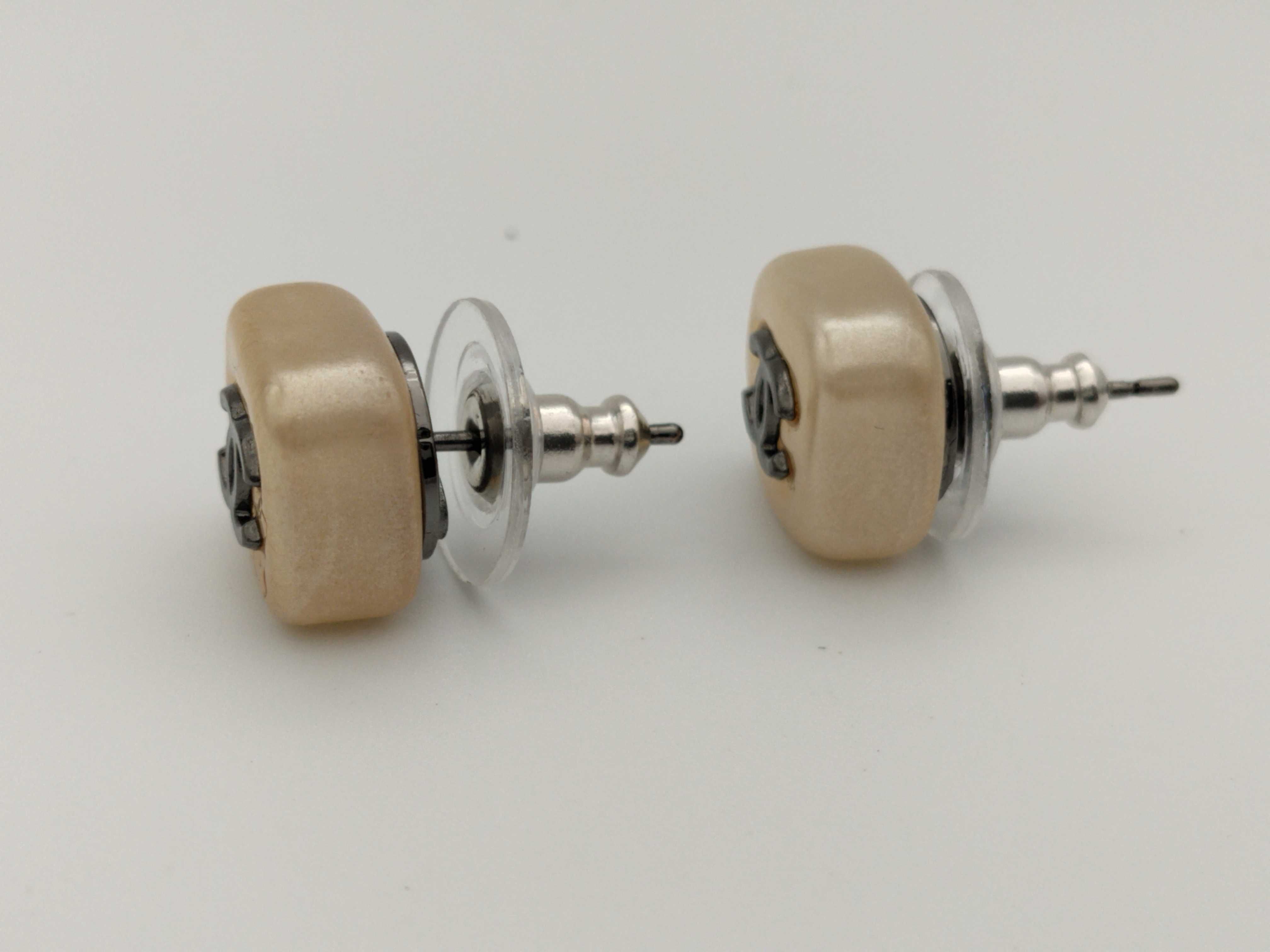 Coco Mark 02A Coco Square Pearl Earrings — view 3