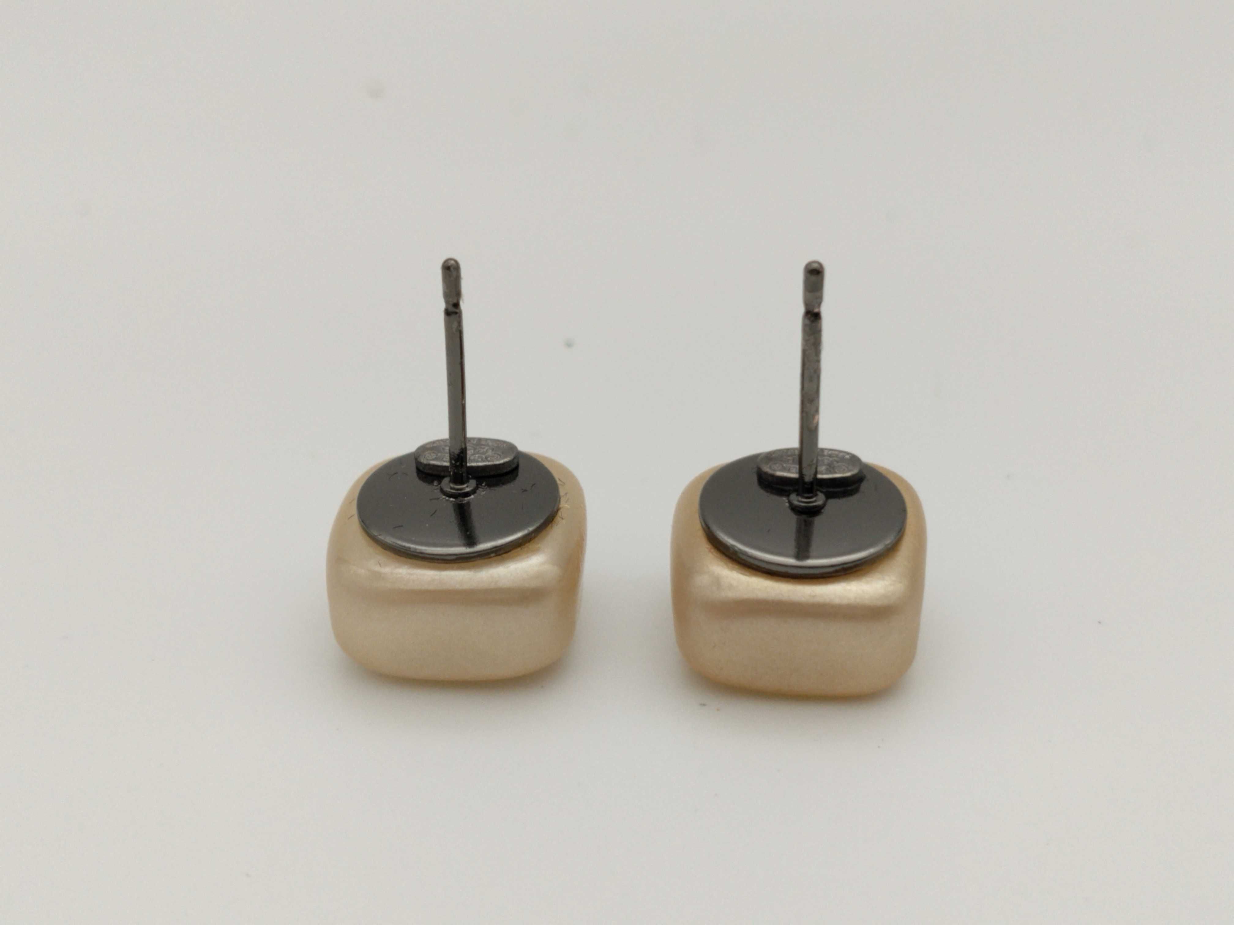 Coco Mark 02A Coco Square Pearl Earrings — view 4