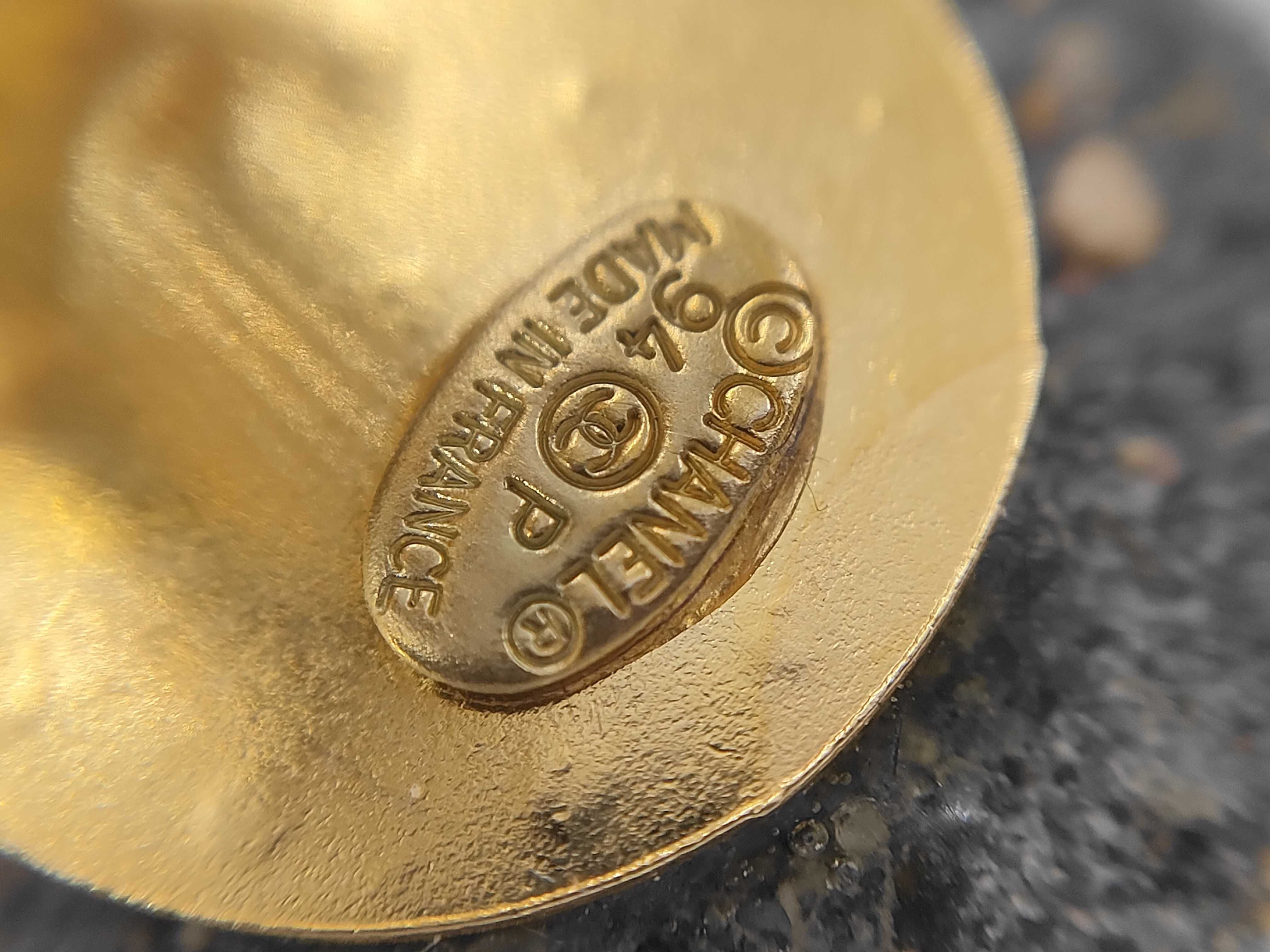 Coco Mark Chanel Coco Mark Stone Round Gray YG Earrings — view 4