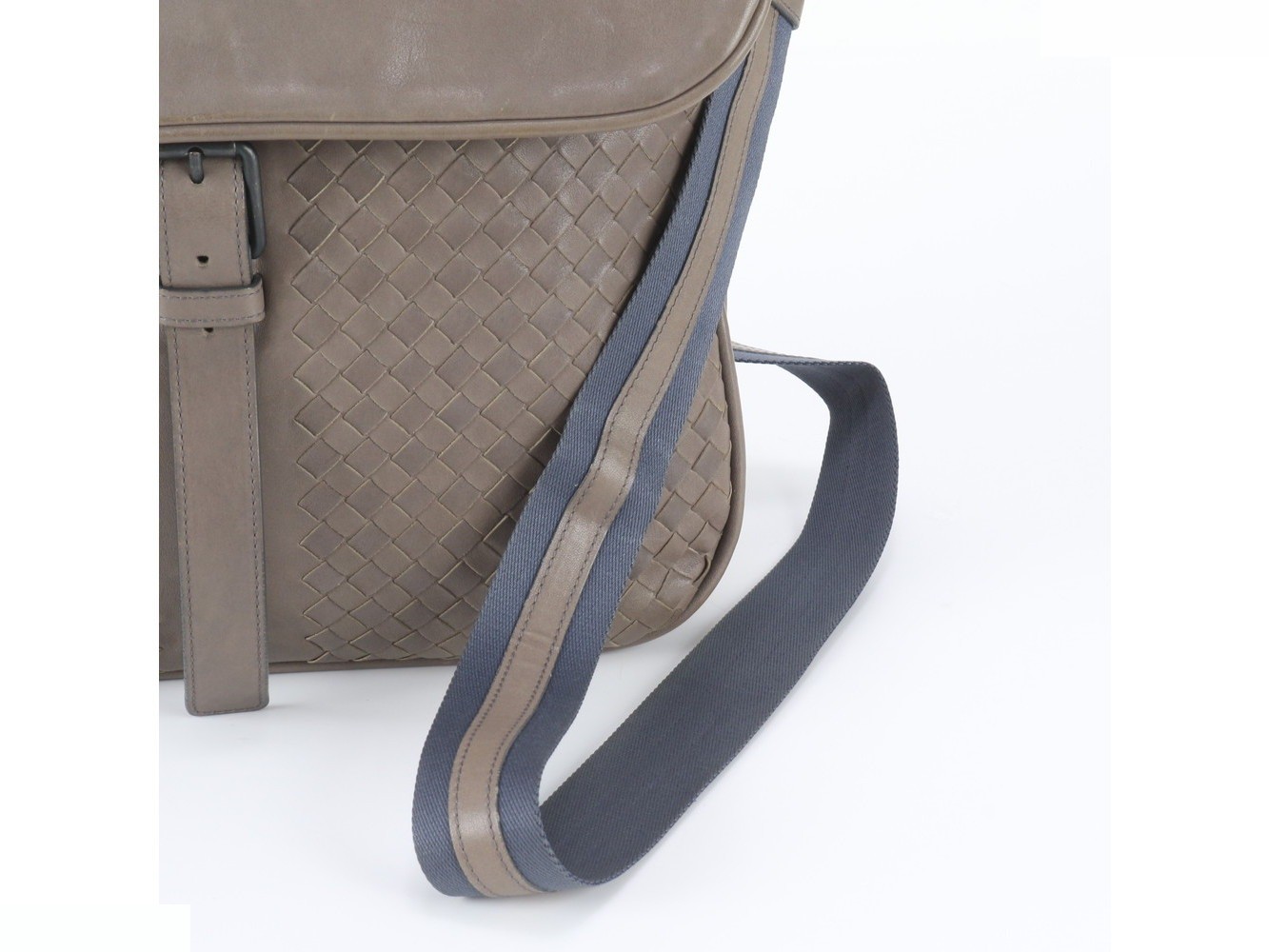 Intrecciato woven leather shoulder bag — view 2