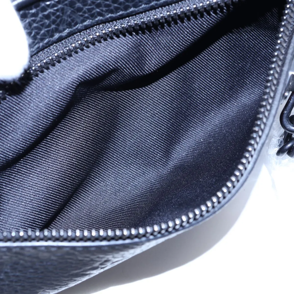 Taurillon Pochette Volga M55703 SF5119 Black — view 6