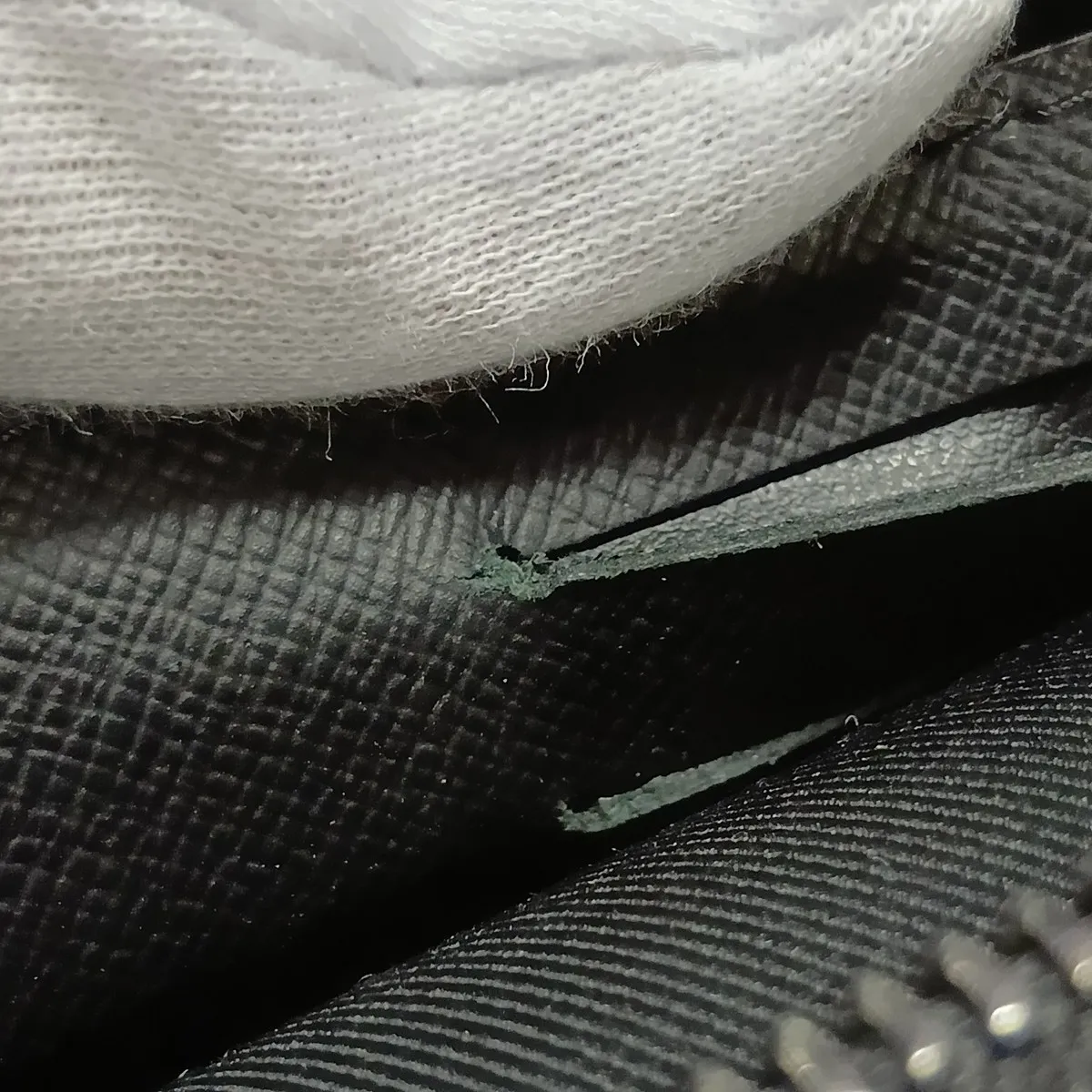 Taurillon Pochette Volga M55703 SF5119 Black — view 9