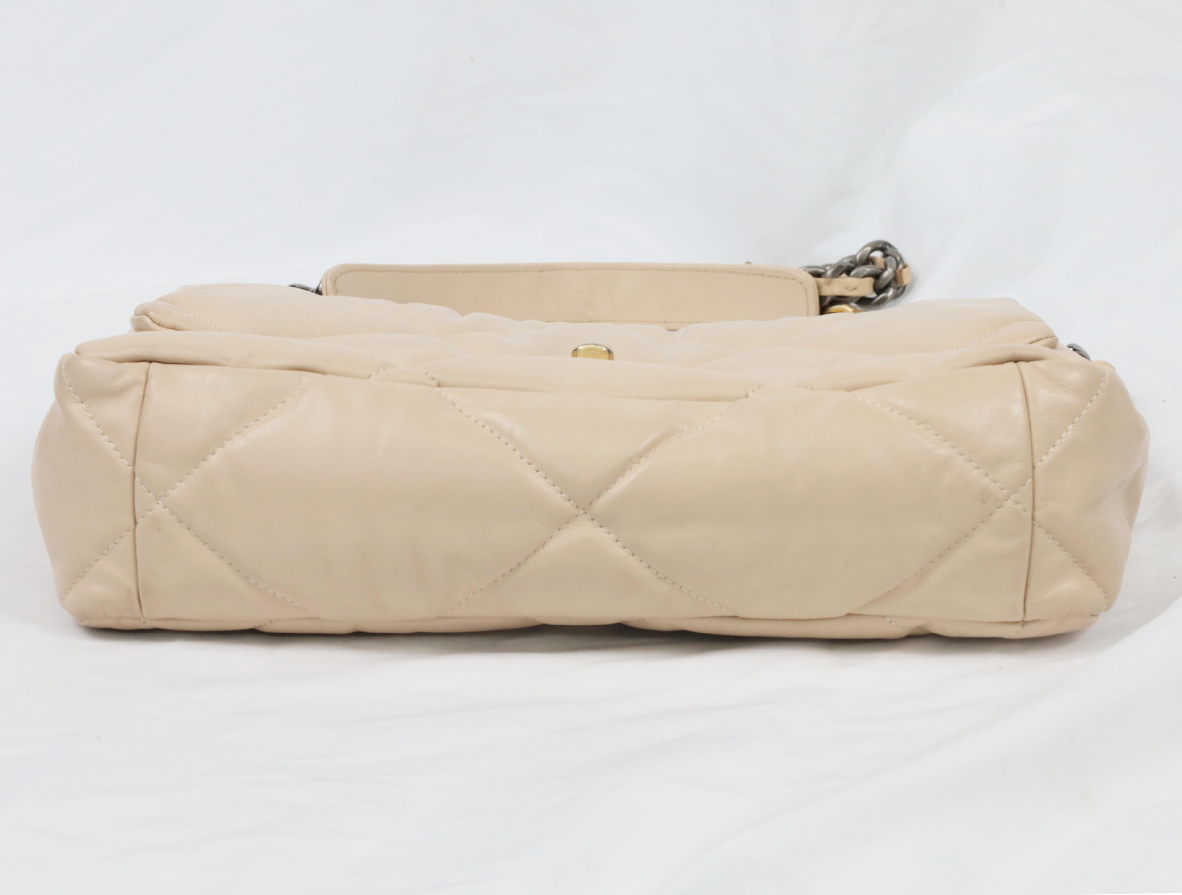 19 Beige Shoulder Bag (Serial Number 28) — view 3