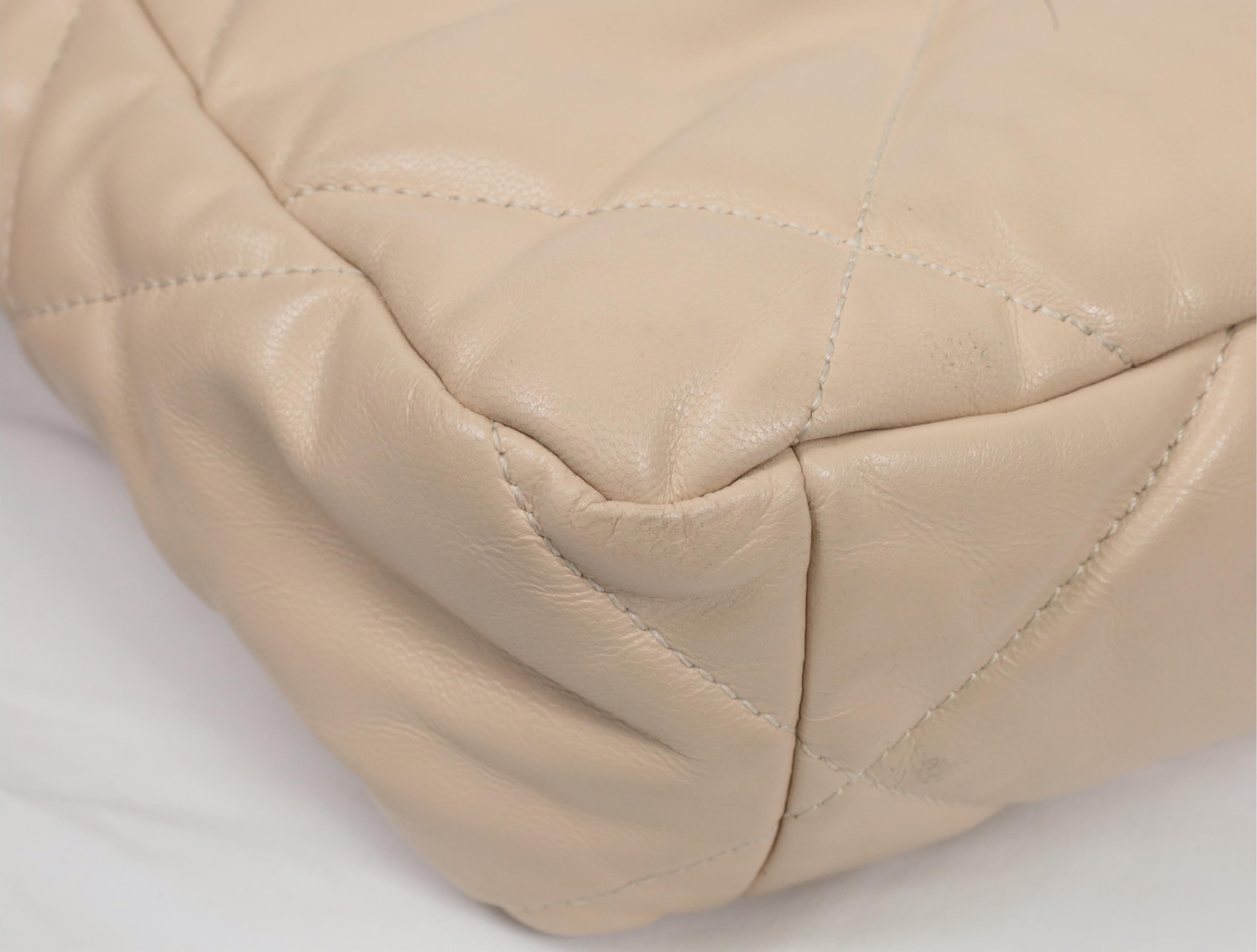 19 Beige Shoulder Bag (Serial Number 28) — view 7