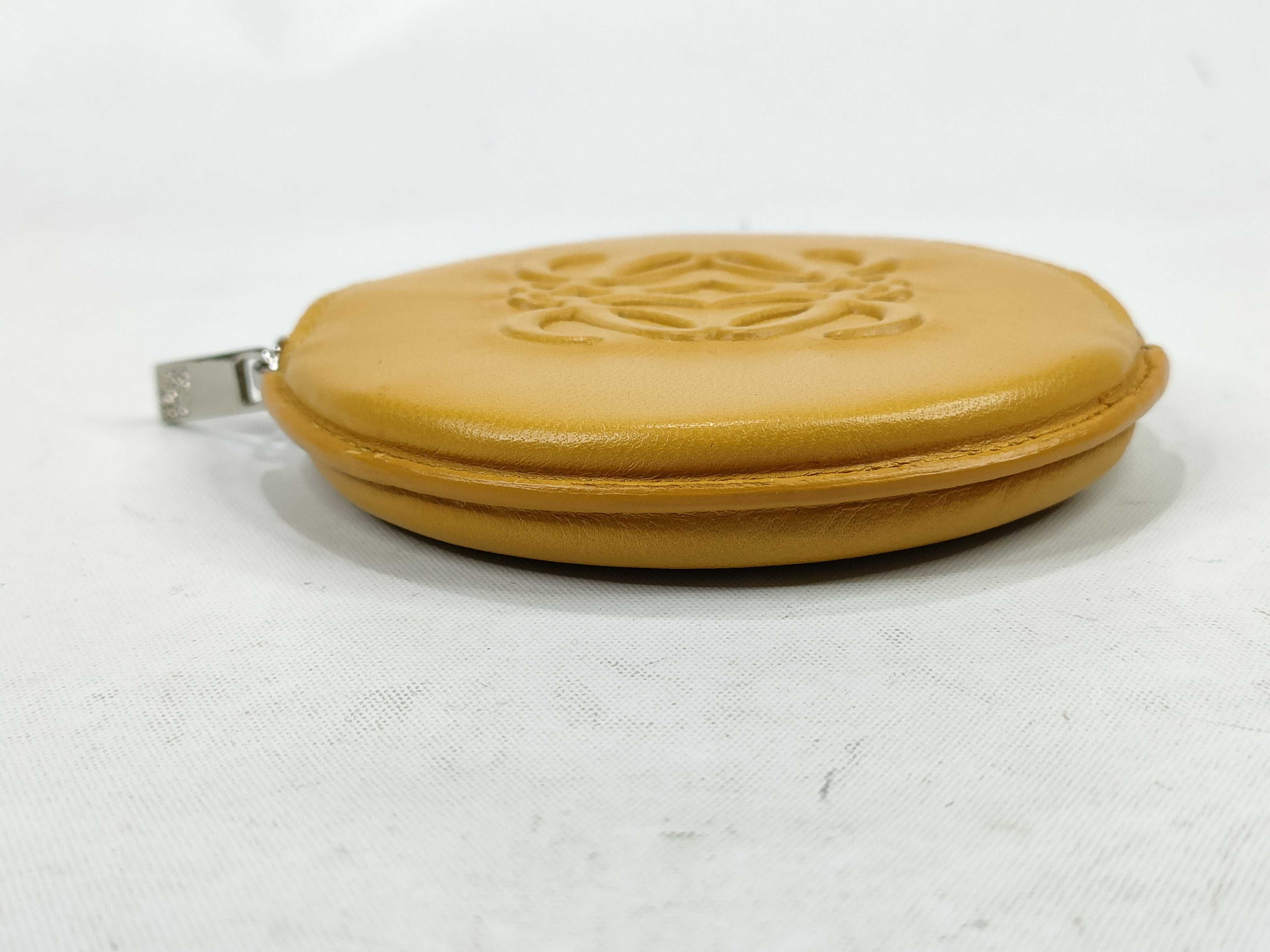 coin case — view 3