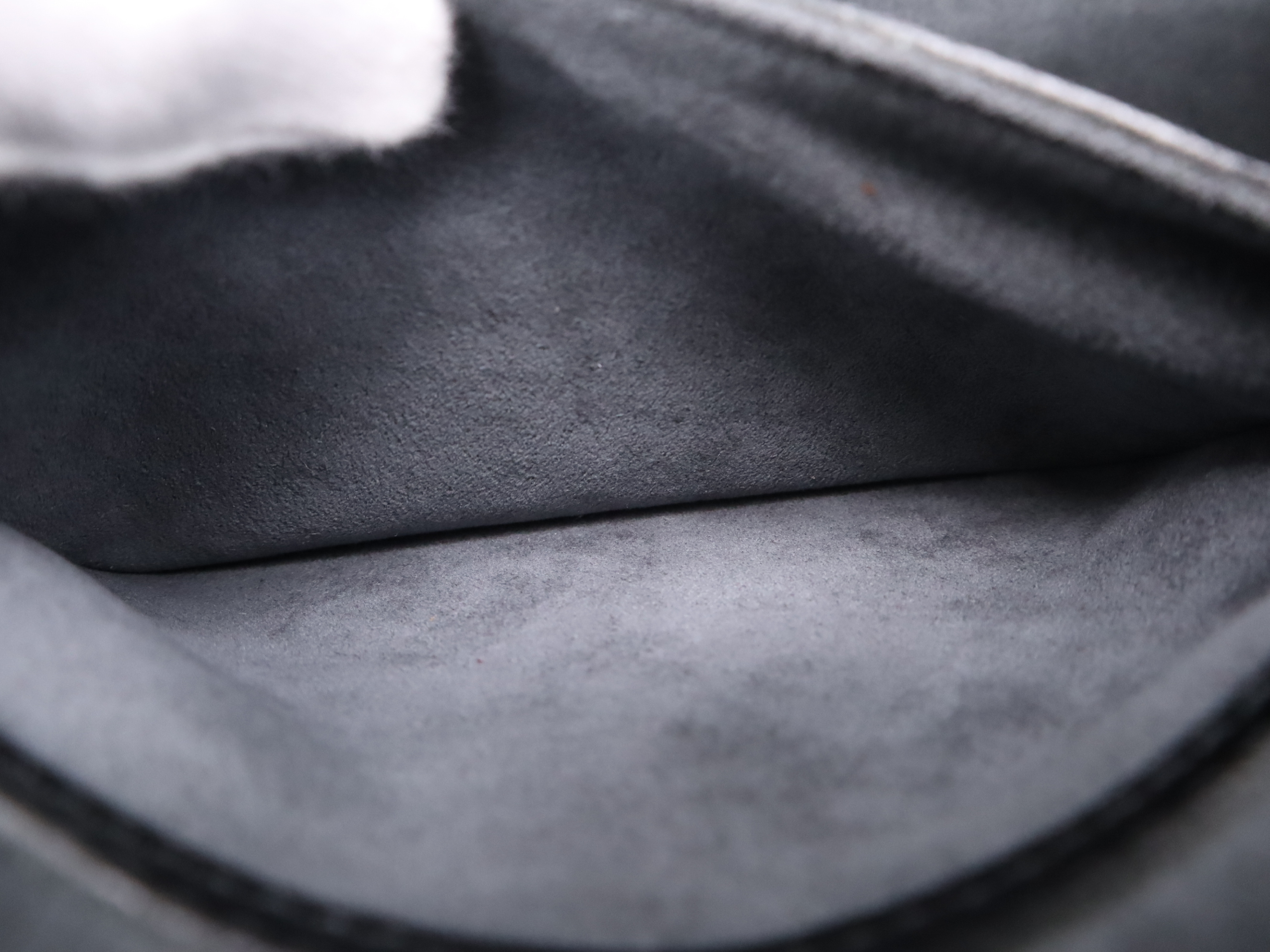 M52222 Epices Floss Noir Handbag — view 13