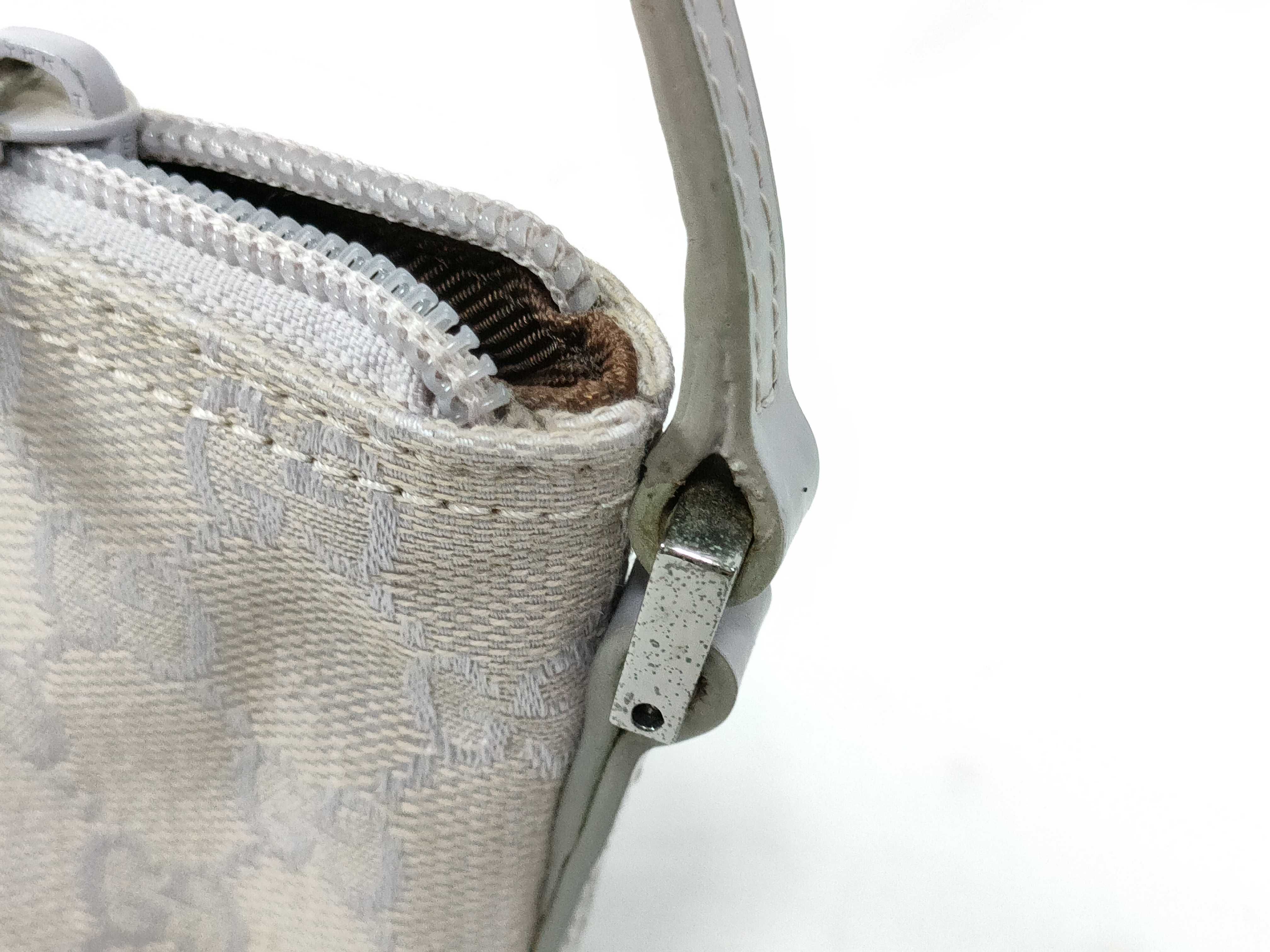 accessory pouch — view 5
