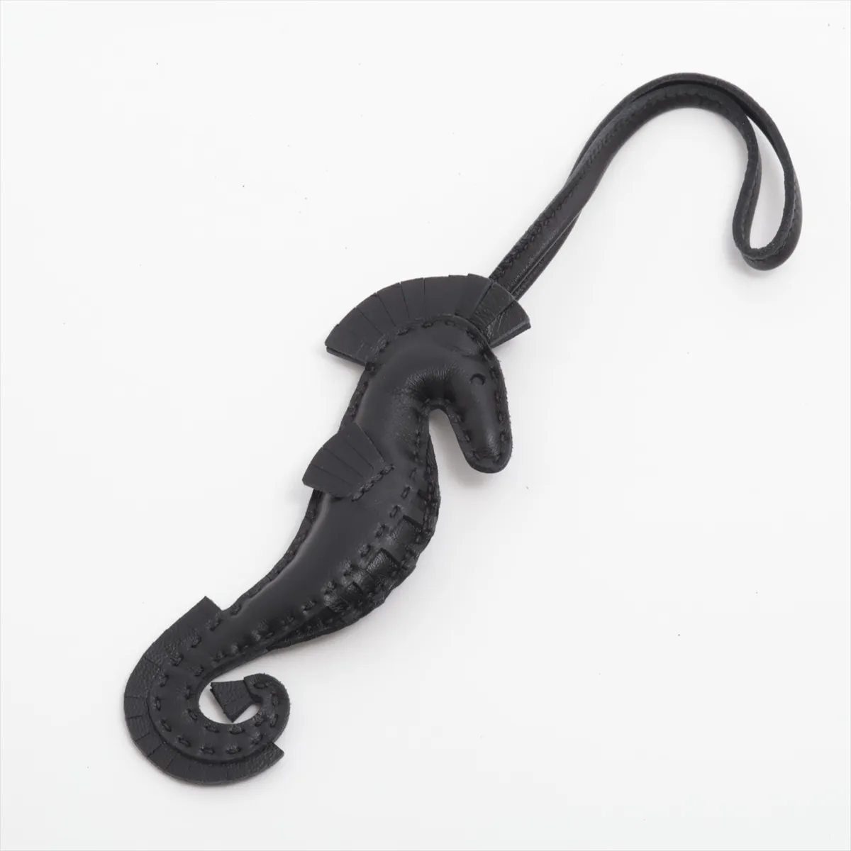 Ipo Seahorse Charm B: 2023 Agneau Milo Black — view 2
