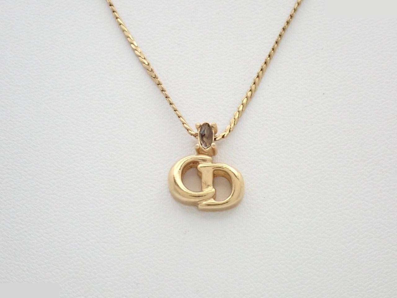 necklace, chain approximately 45cm