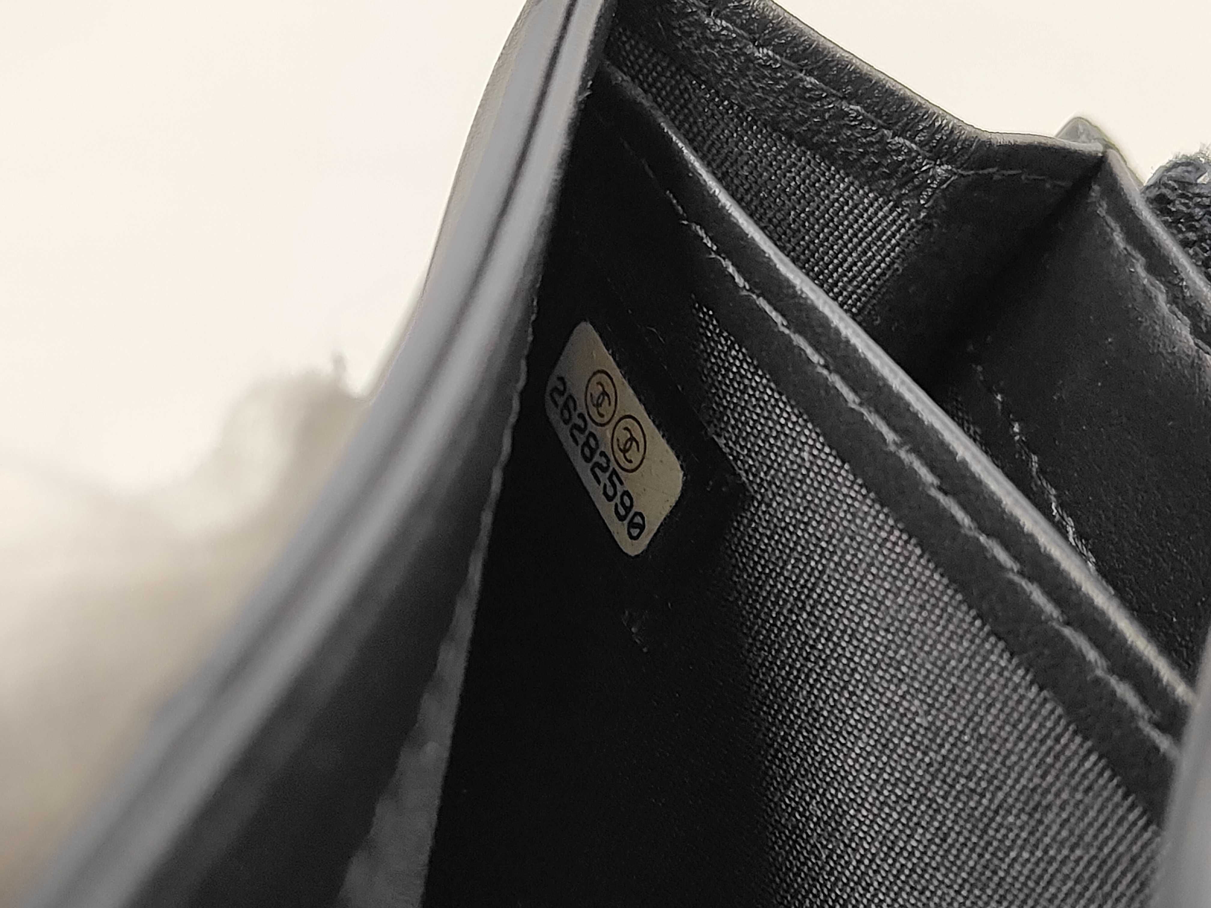 V-stitch button long wallet — view 9