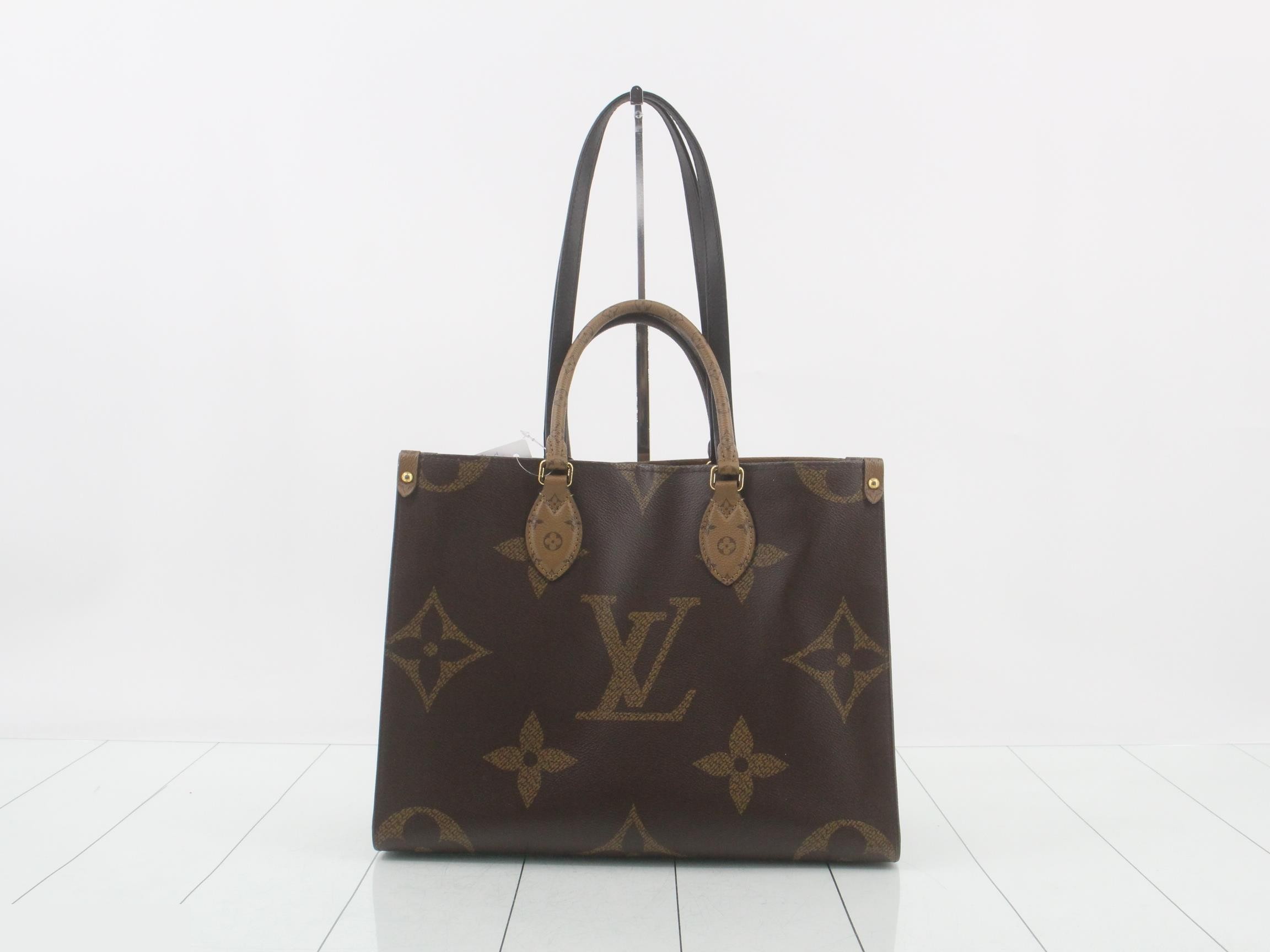 Monogram Giant Reverse OnTheGo MM 2-Way Tote Bag