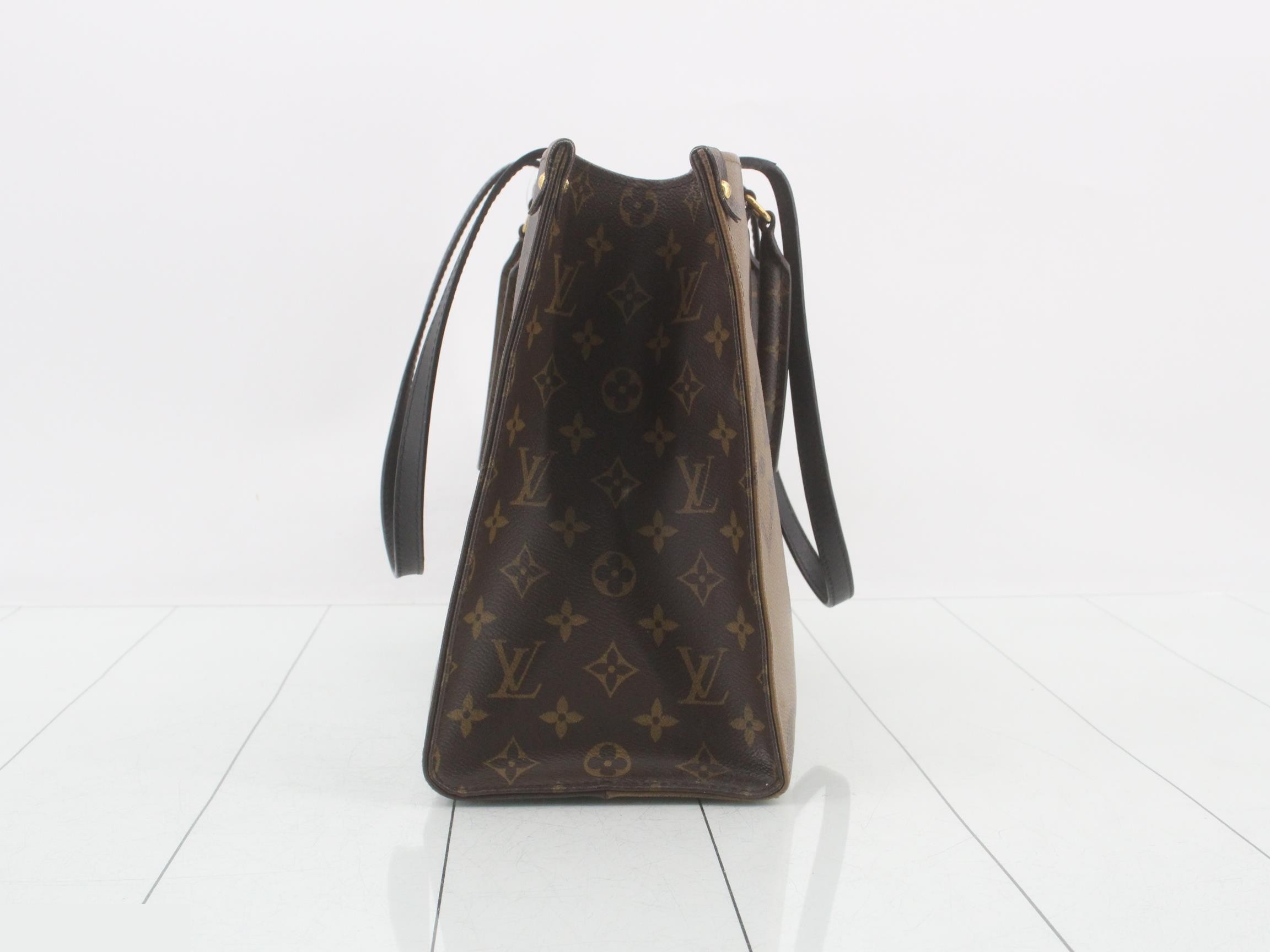 Monogram Giant Reverse OnTheGo MM 2-Way Tote Bag — view 3
