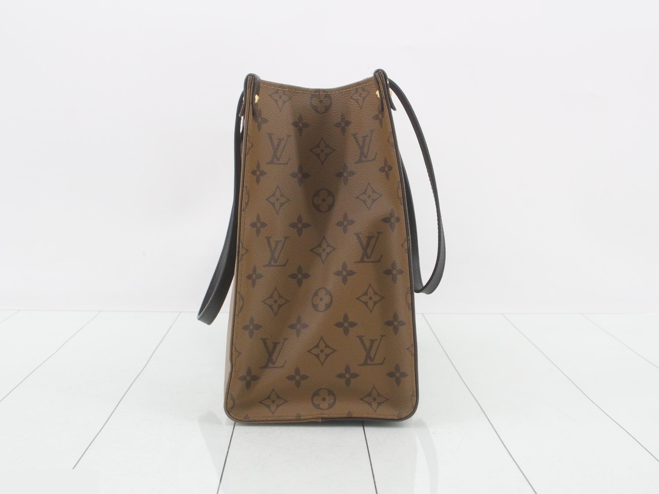 Monogram Giant Reverse OnTheGo MM 2-Way Tote Bag — view 4