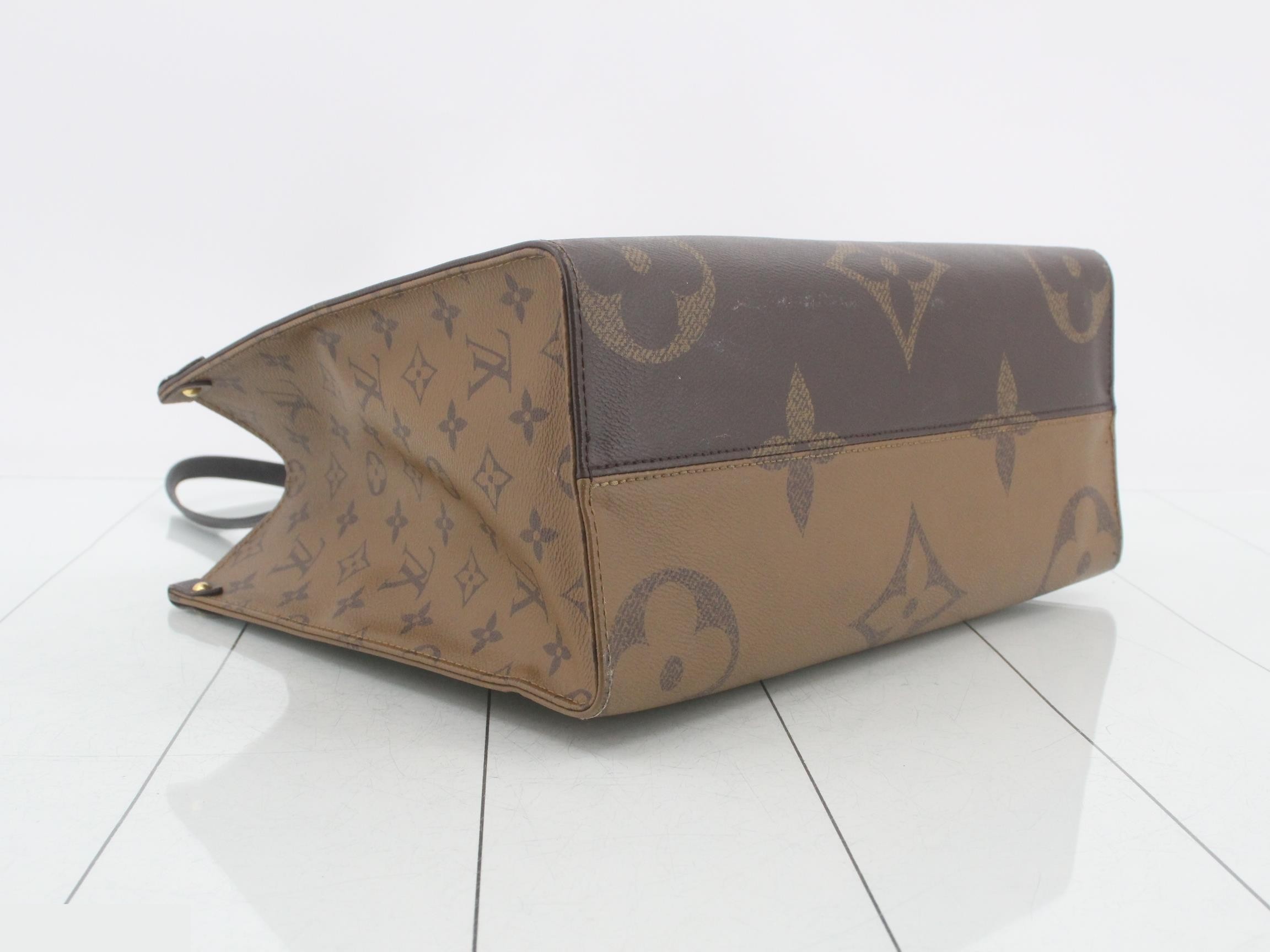 Monogram Giant Reverse OnTheGo MM 2-Way Tote Bag — view 5