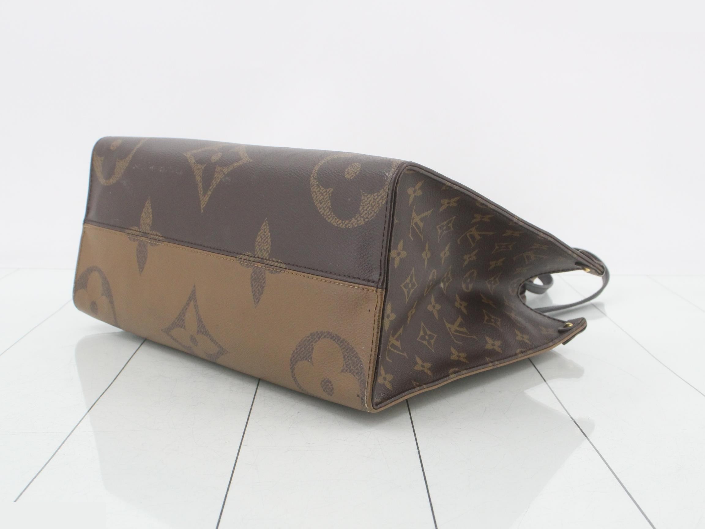 Monogram Giant Reverse OnTheGo MM 2-Way Tote Bag — view 6