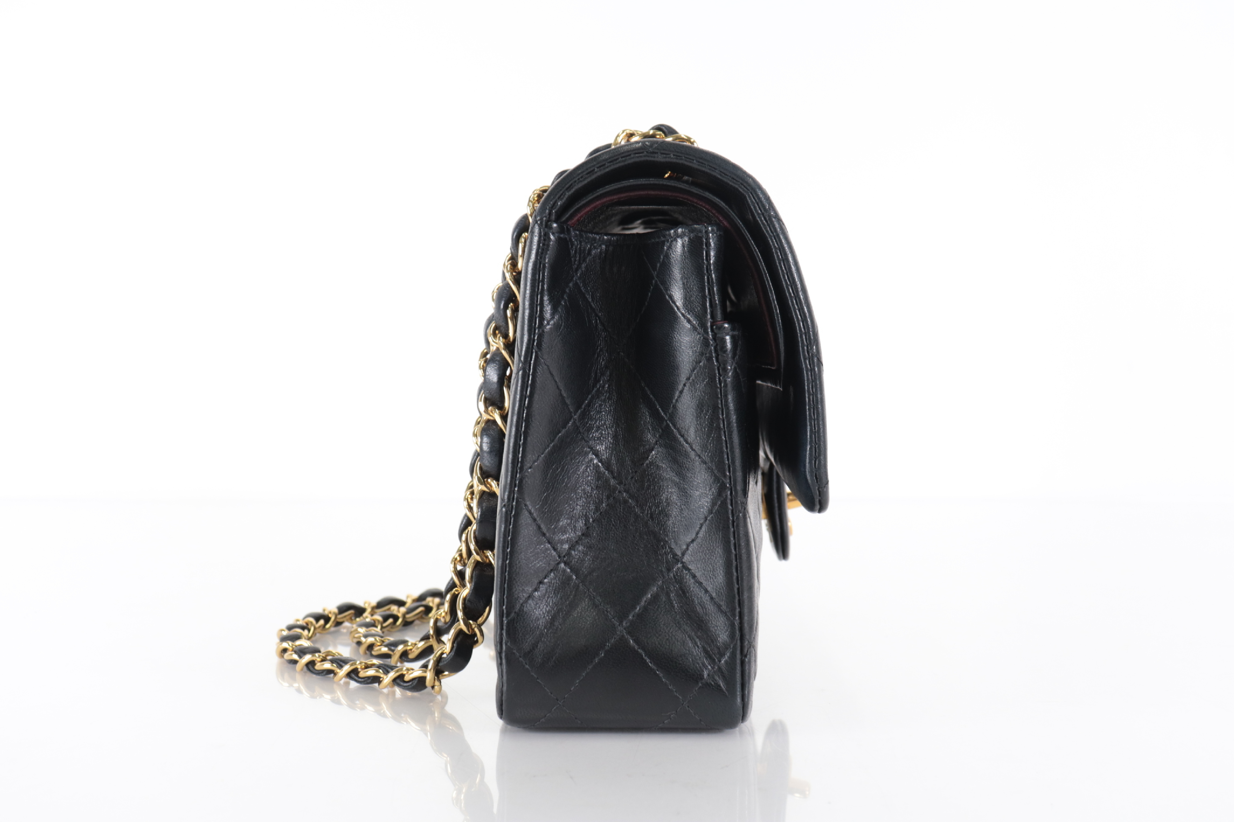 W-flap 25 Lambskin Chain Shoulder Bag (Serial No. 6) — view 3