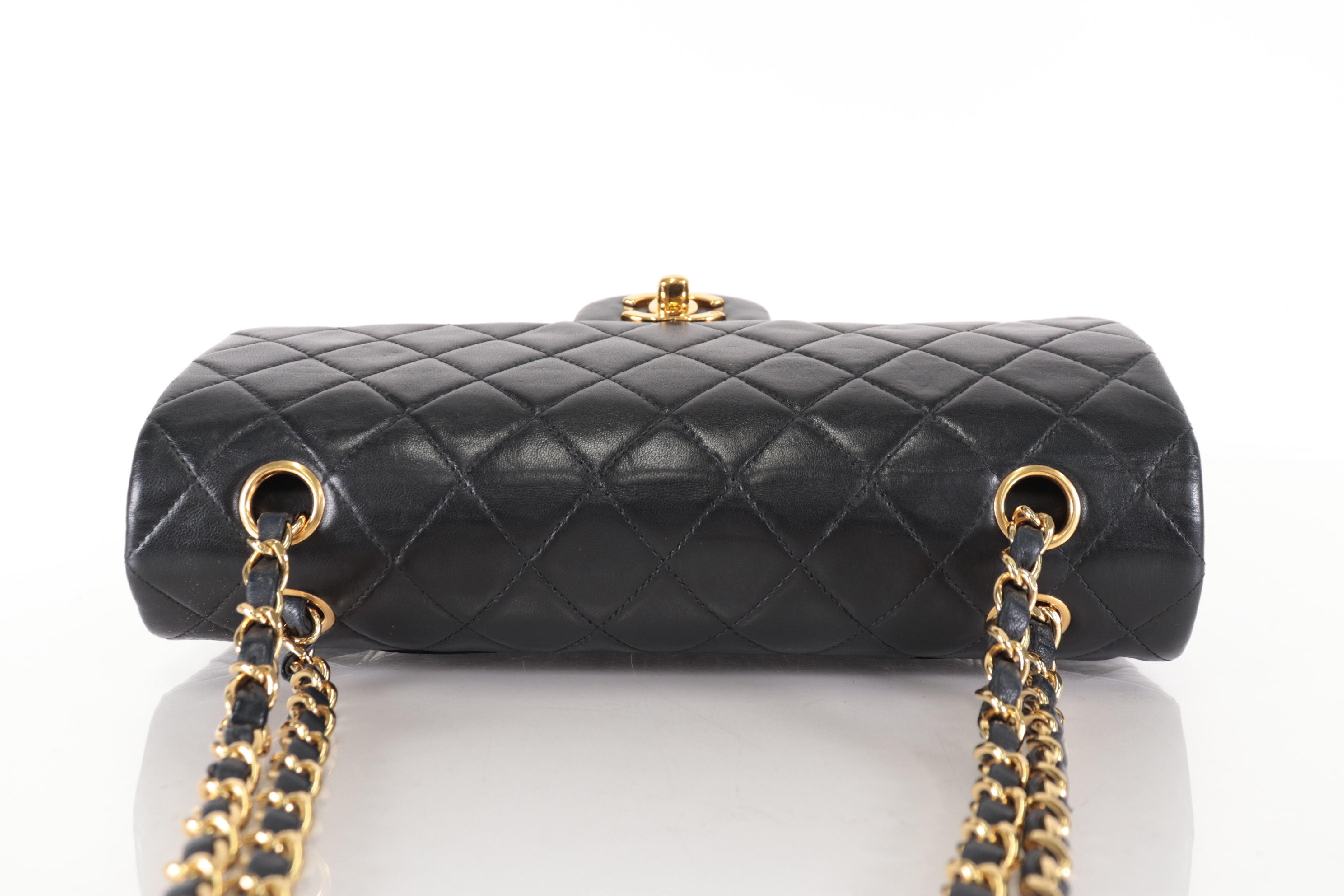 W-flap 25 Lambskin Chain Shoulder Bag (Serial No. 6) — view 5