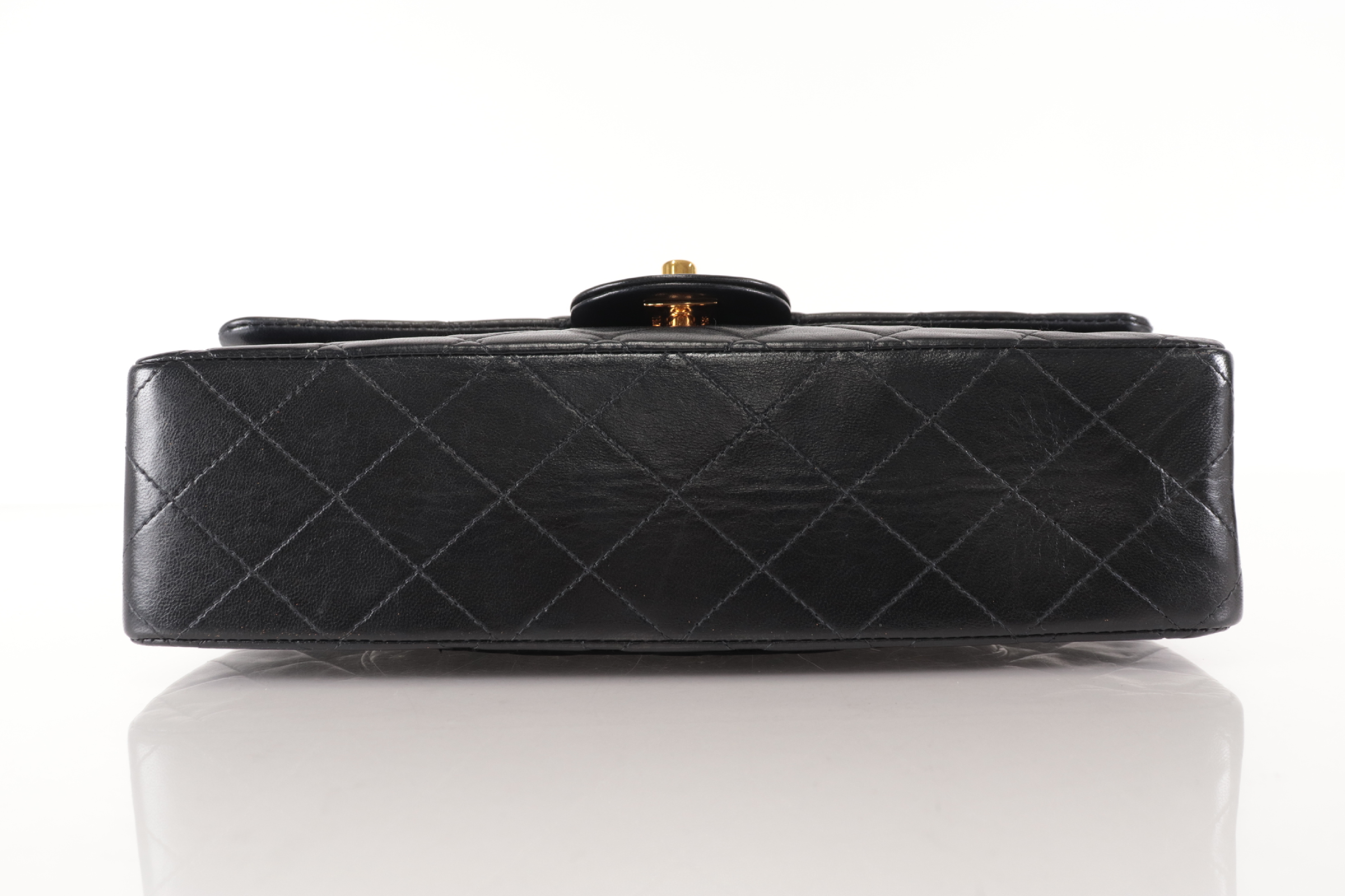W-flap 25 Lambskin Chain Shoulder Bag (Serial No. 6) — view 6