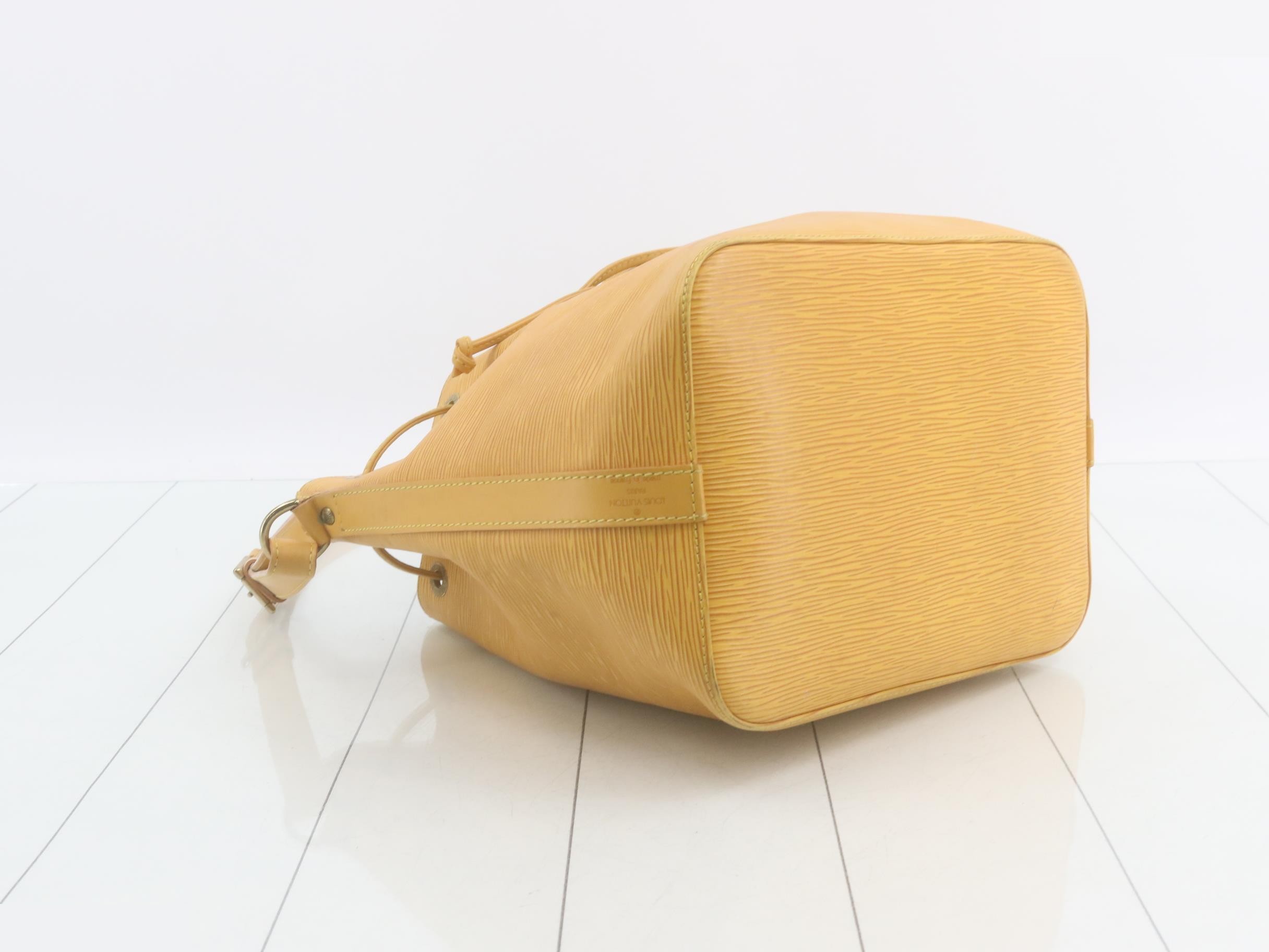 Epi Shoulder Bag Petit Noe — view 5