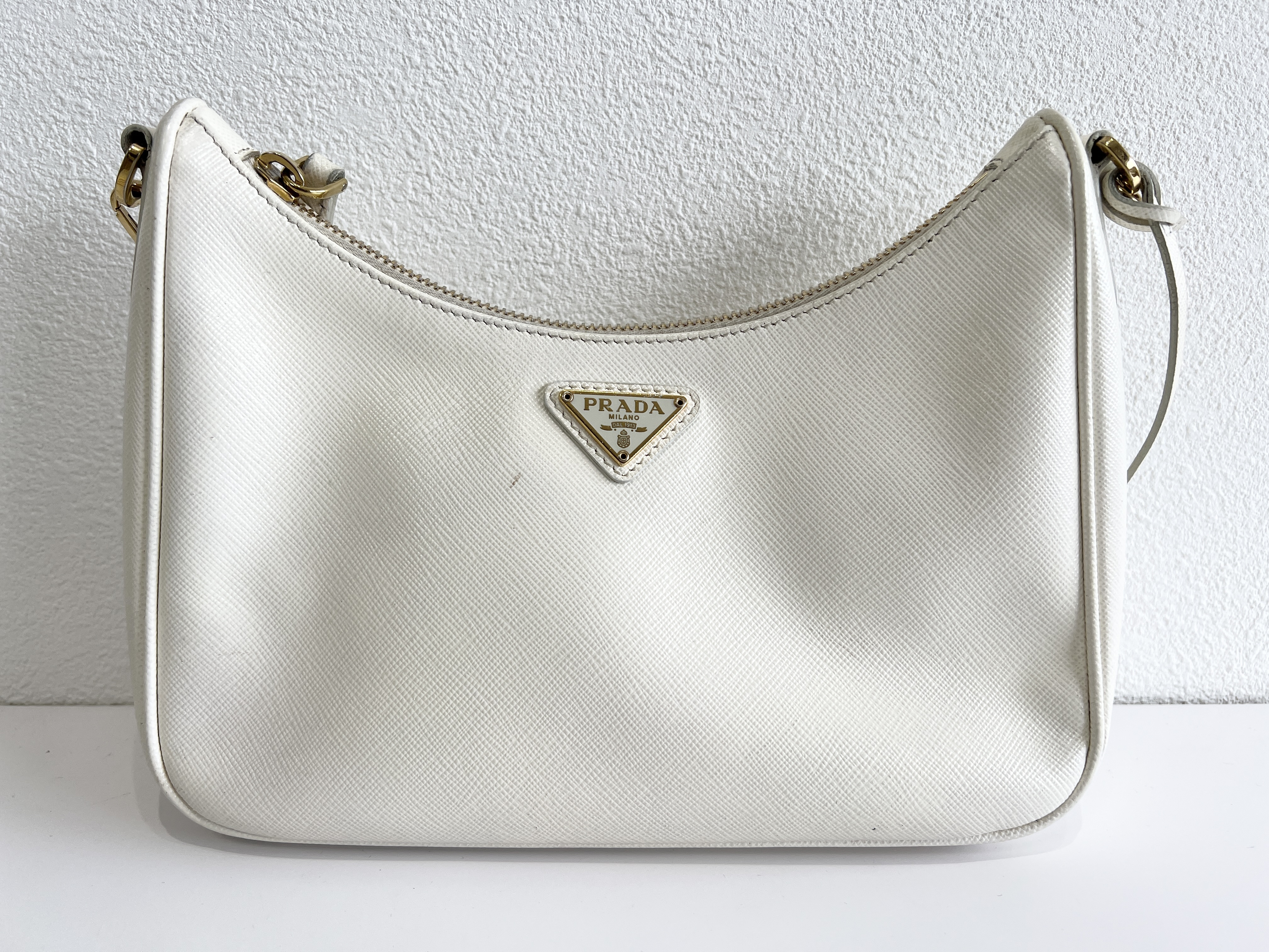 Re-Edition Saffiano Hobo Moon Leather Triangle Logo 2-Way Chain Shoulder Bag with Pouch — view 2
