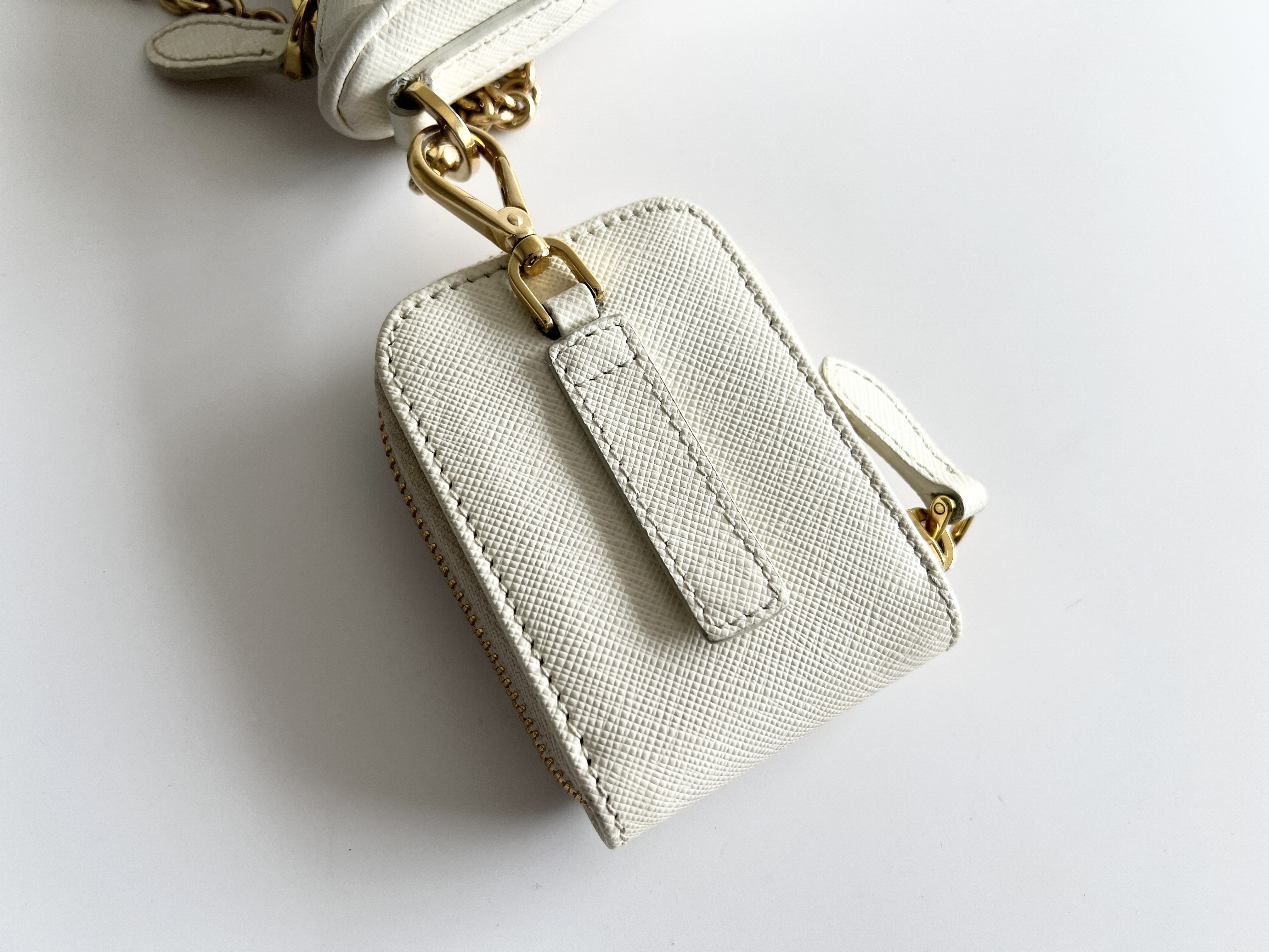 Re-Edition Saffiano Hobo Moon Leather Triangle Logo 2-Way Chain Shoulder Bag with Pouch — view 11