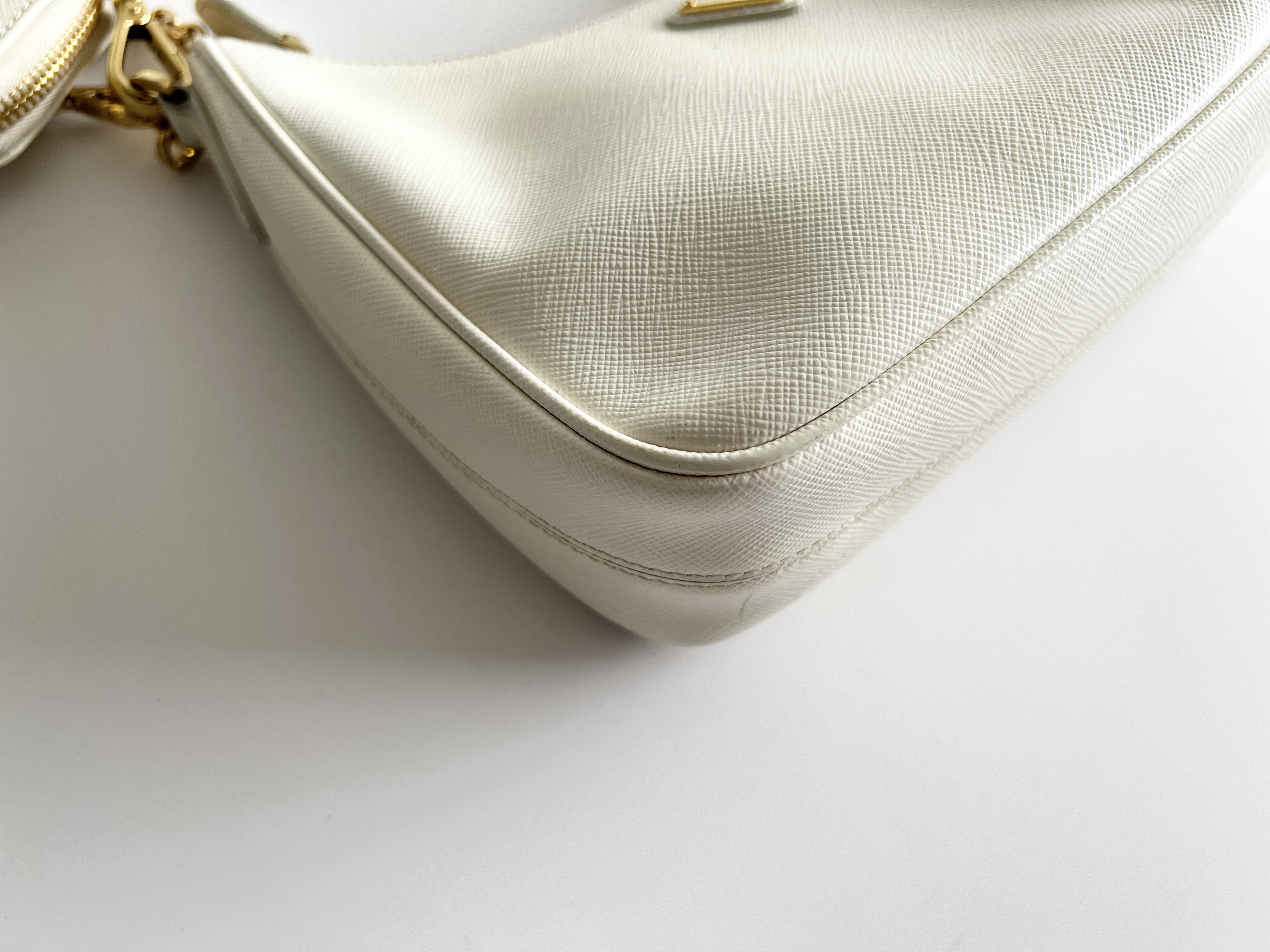 Re-Edition Saffiano Hobo Moon Leather Triangle Logo 2-Way Chain Shoulder Bag with Pouch — view 13