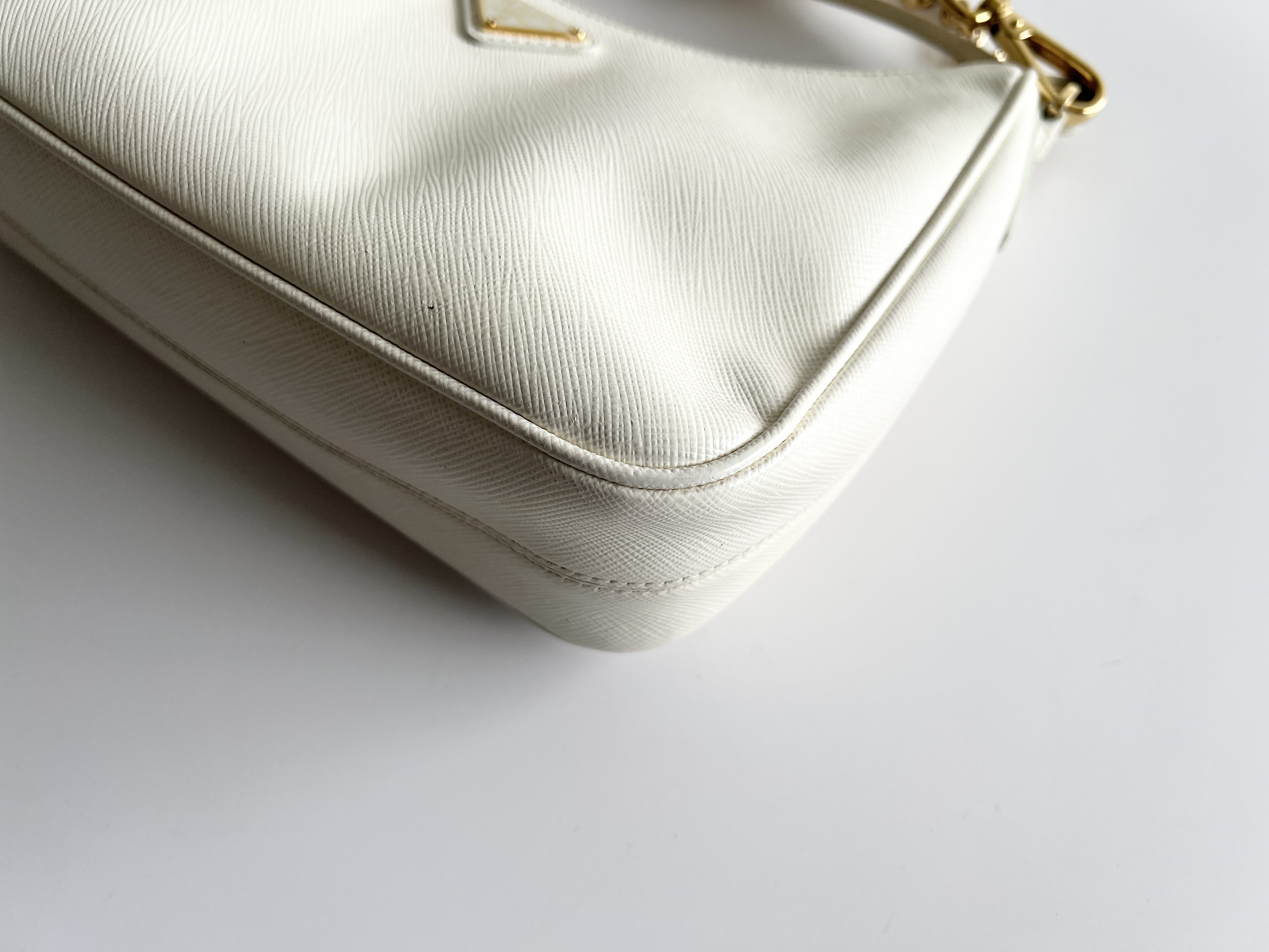Re-Edition Saffiano Hobo Moon Leather Triangle Logo 2-Way Chain Shoulder Bag with Pouch — view 14