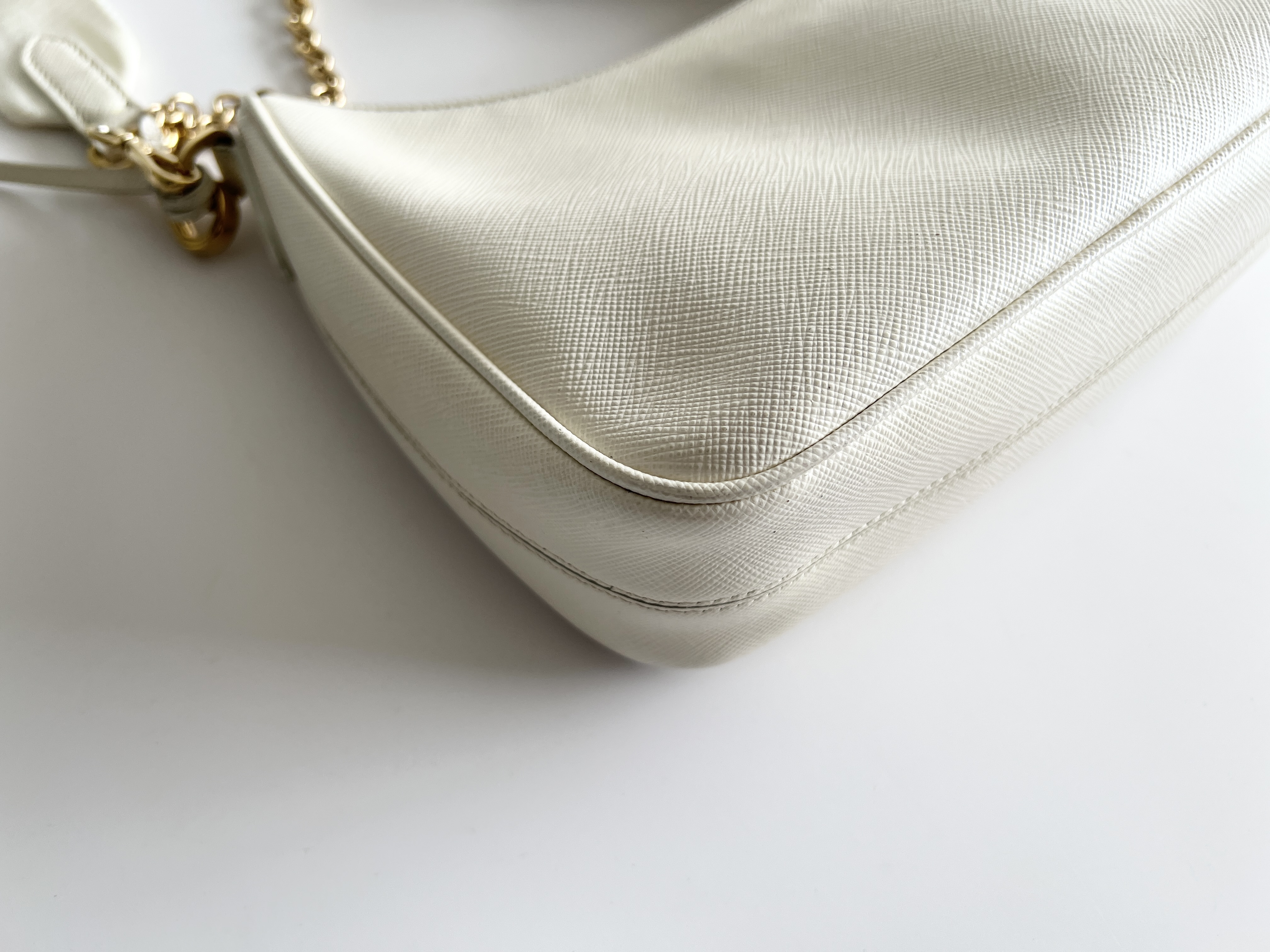 Re-Edition Saffiano Hobo Moon Leather Triangle Logo 2-Way Chain Shoulder Bag with Pouch — view 15