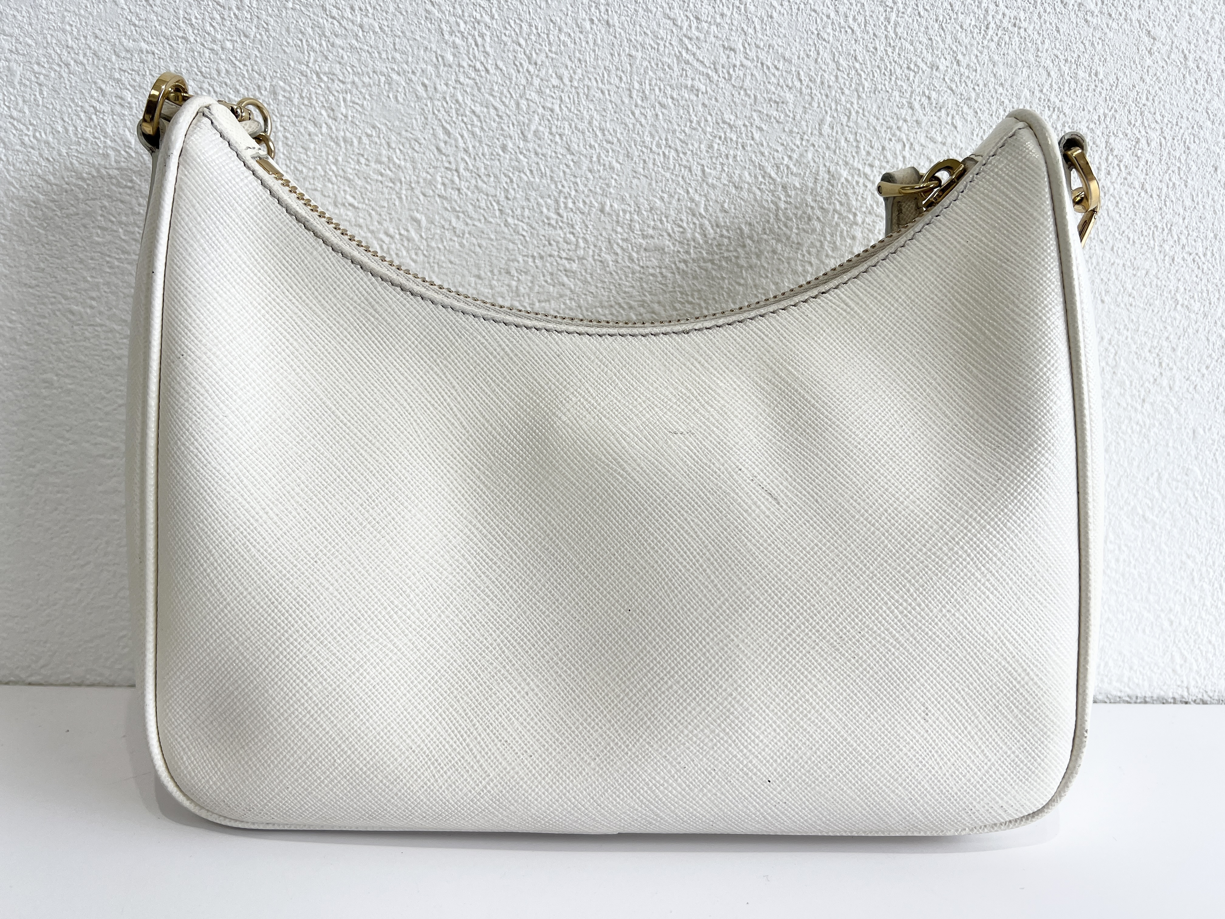 Re-Edition Saffiano Hobo Moon Leather Triangle Logo 2-Way Chain Shoulder Bag with Pouch — view 3
