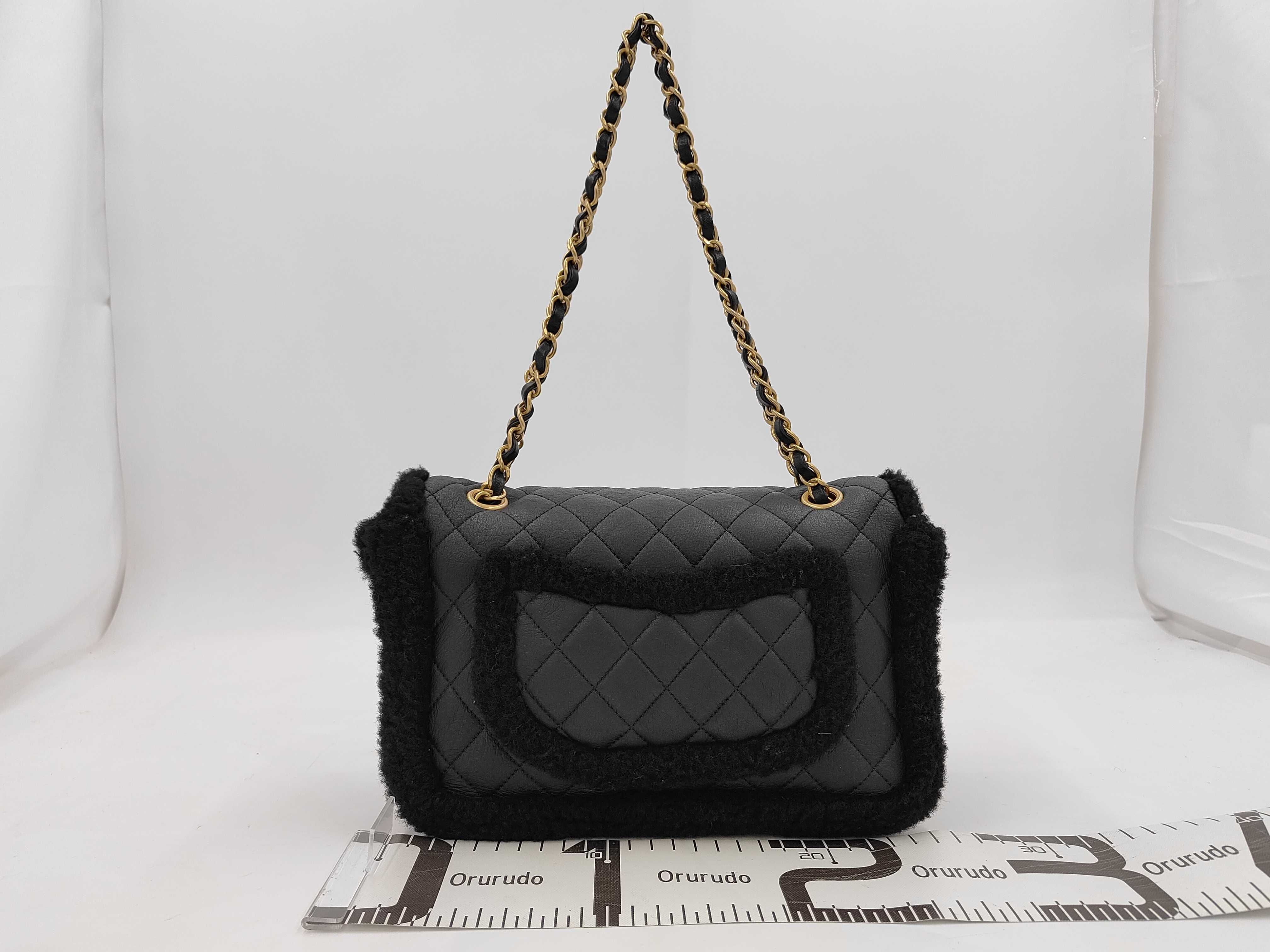 Lambskin x Fur Black Flap Bag RFID Shoulder Bag — view 2