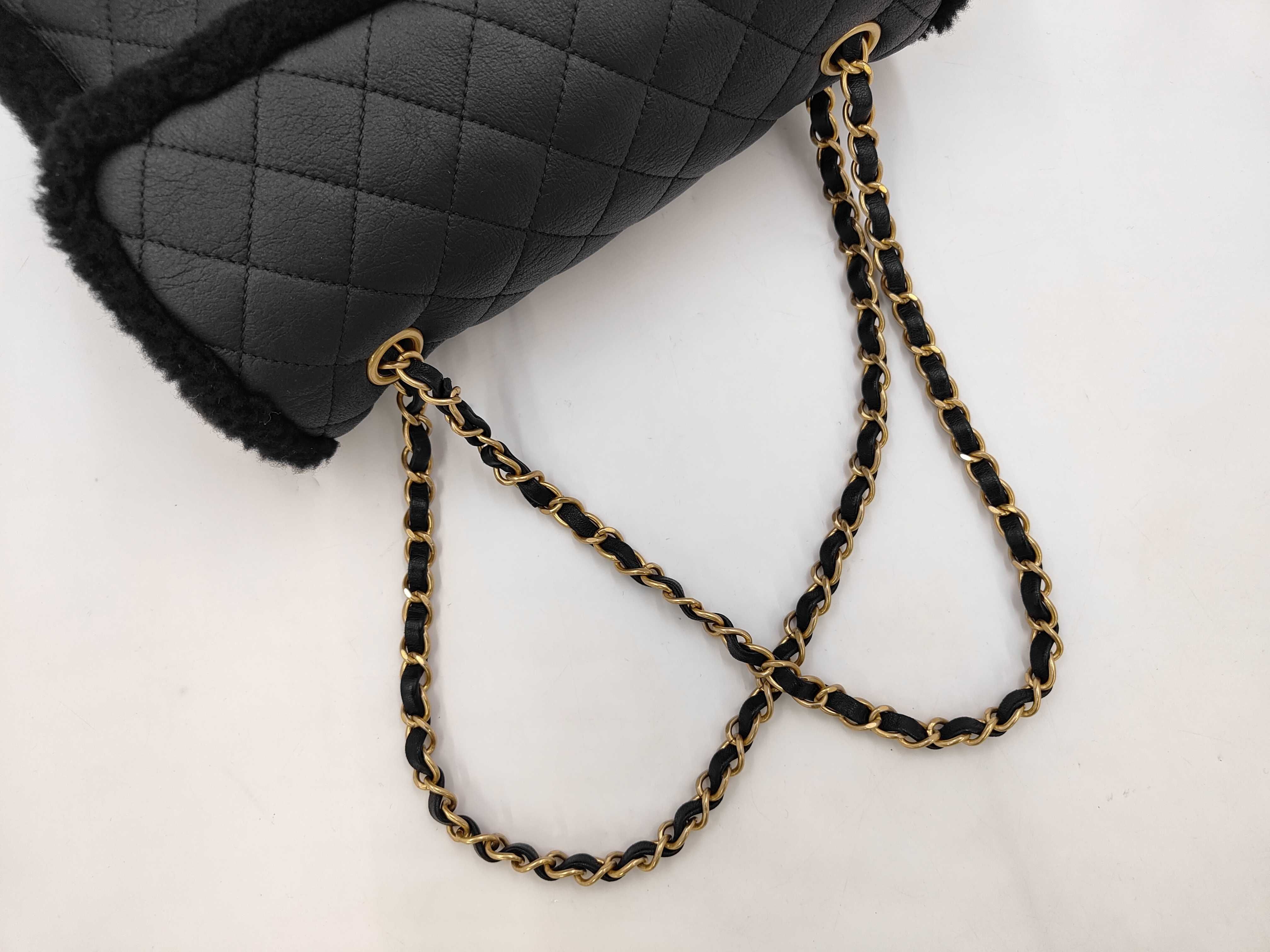 Lambskin x Fur Black Flap Bag RFID Shoulder Bag — view 3