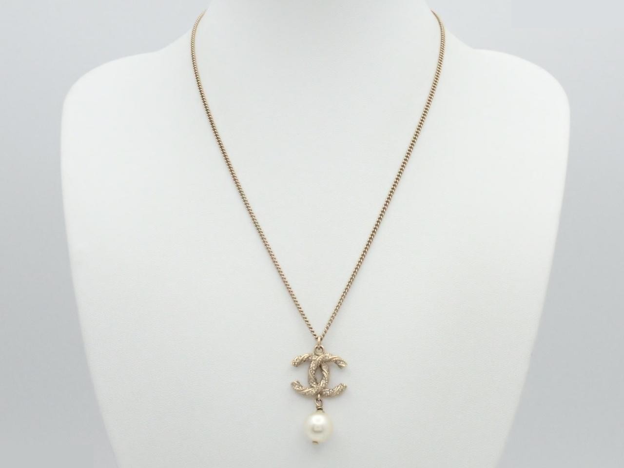 Coco Mark Pearl Rhinestone Gold B15V Necklace — view 3