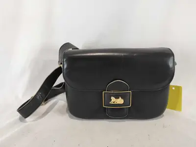 Vintage Carriage Hardware Leather Shoulder Bag