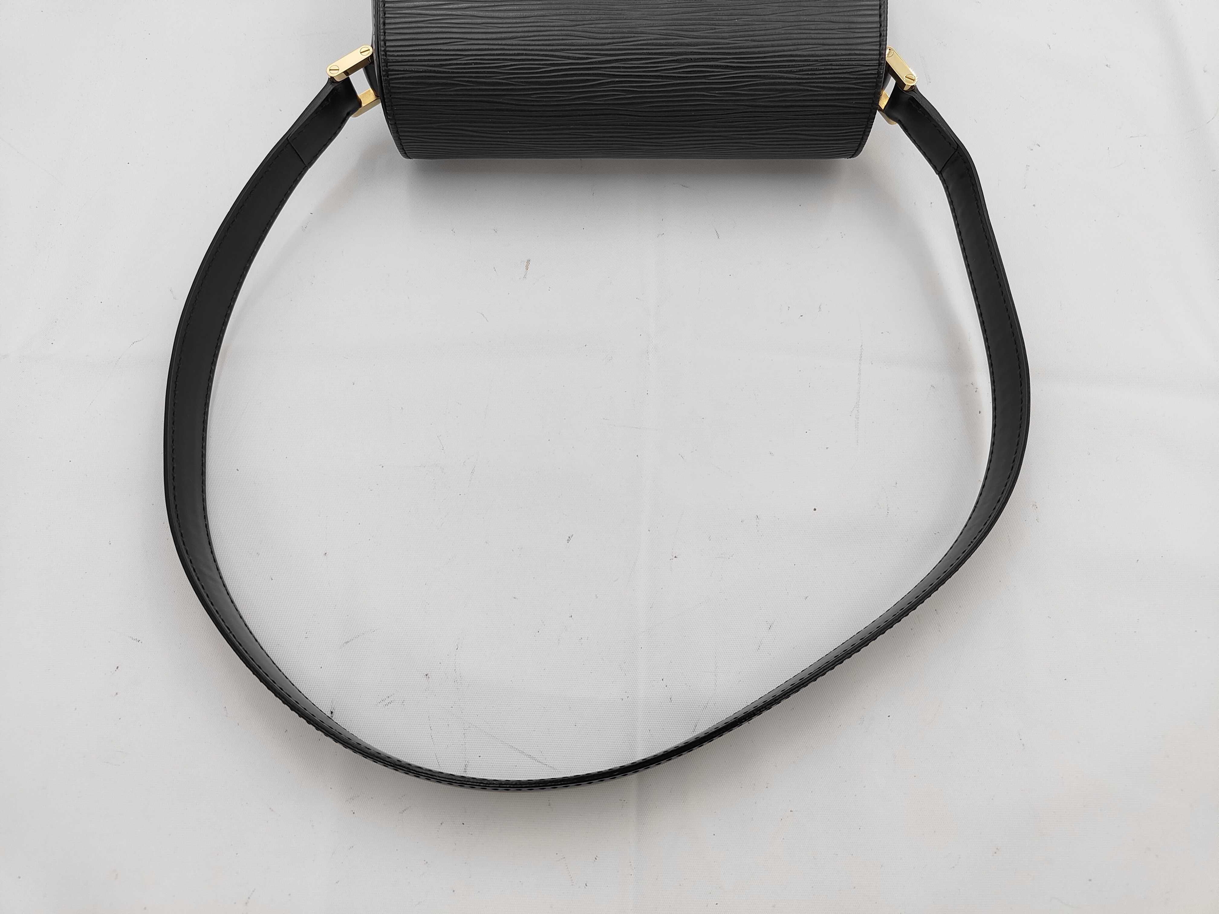 Epi M52202 Bussy Noir Shoulder Bag — view 3