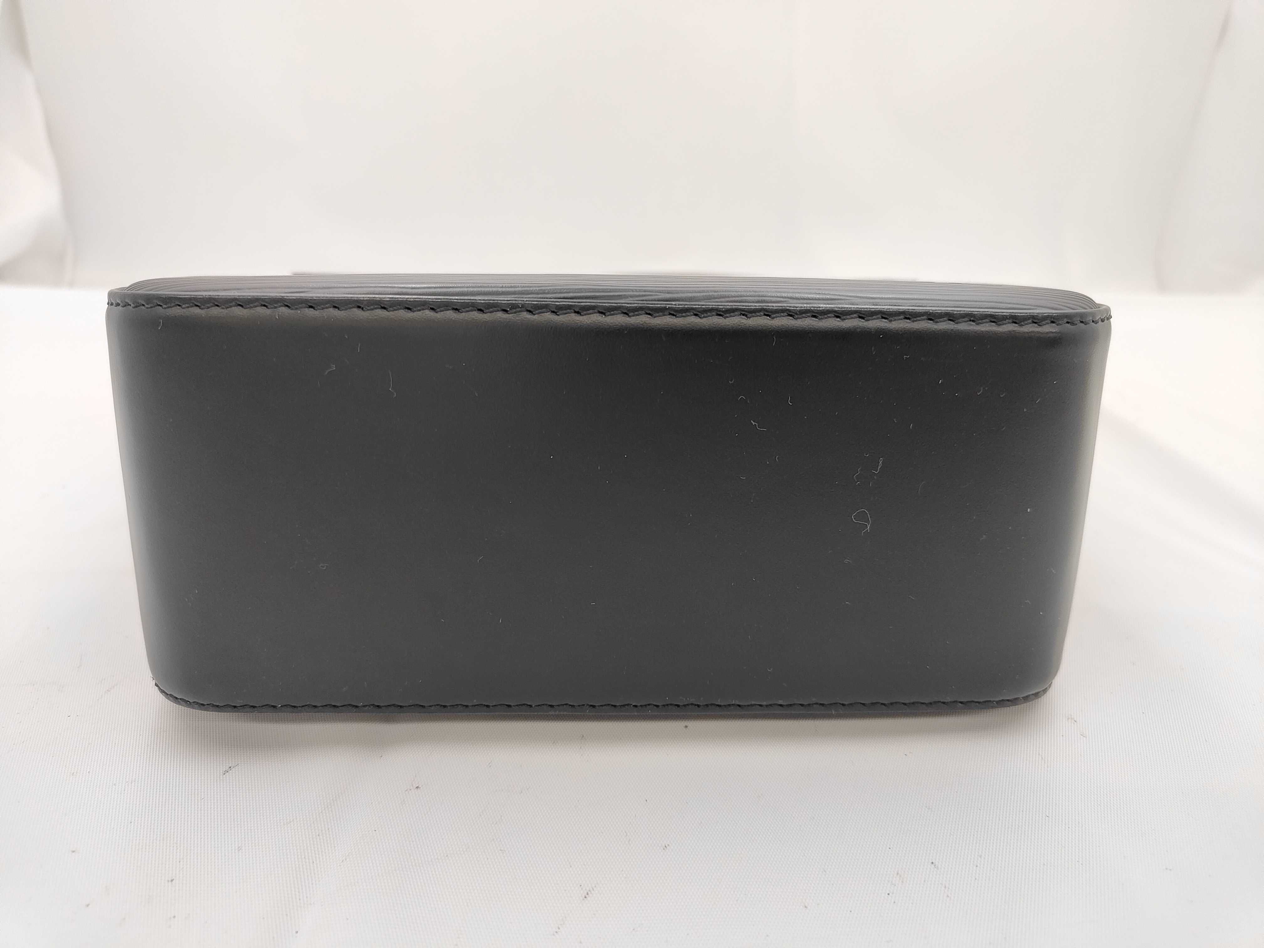 Epi M52202 Bussy Noir Shoulder Bag — view 5