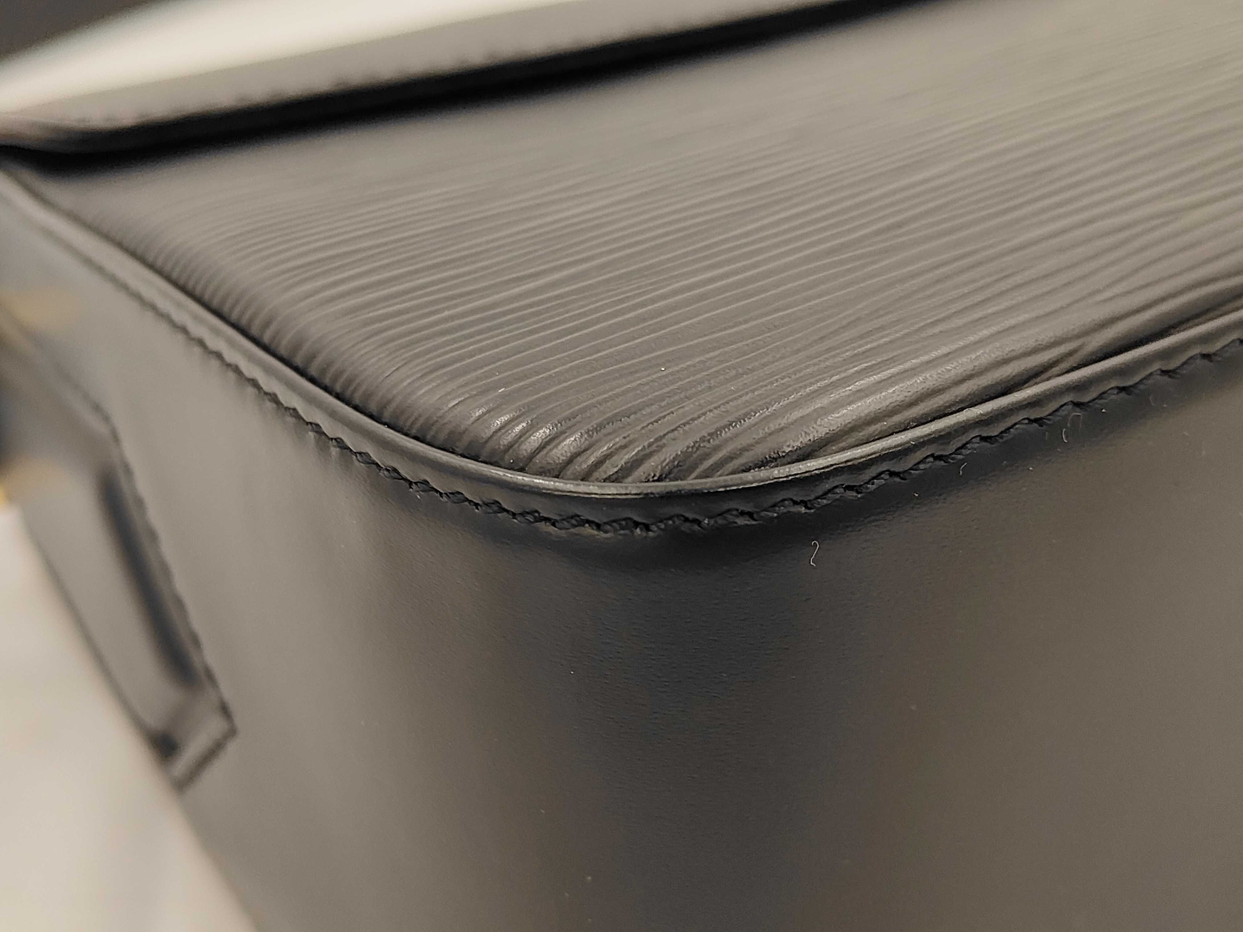 Epi M52202 Bussy Noir Shoulder Bag — view 6