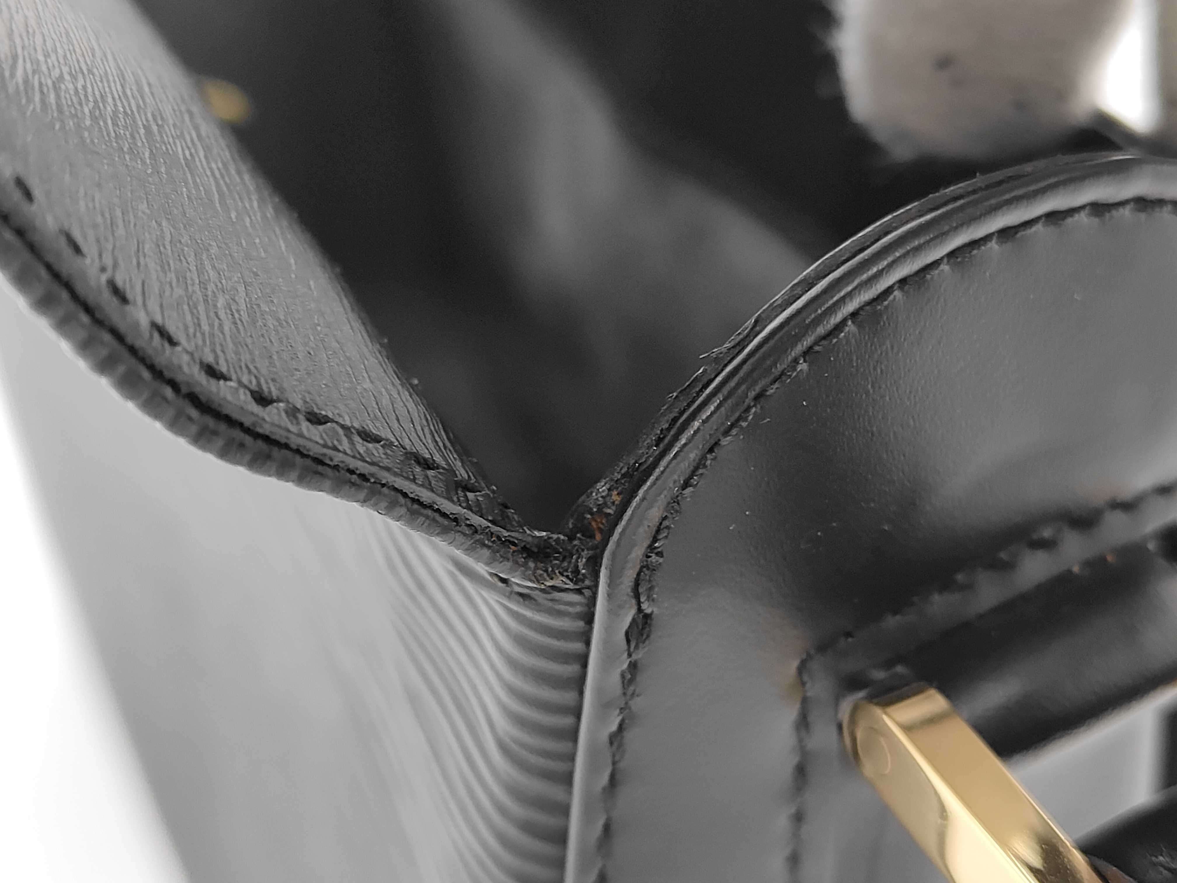 Epi M52202 Bussy Noir Shoulder Bag — view 9